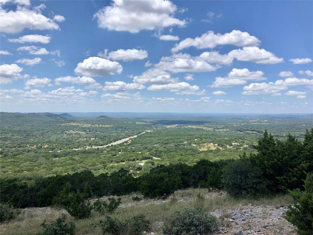 15231 State HWY 16 HWY, Pipe Creek, TX 78063