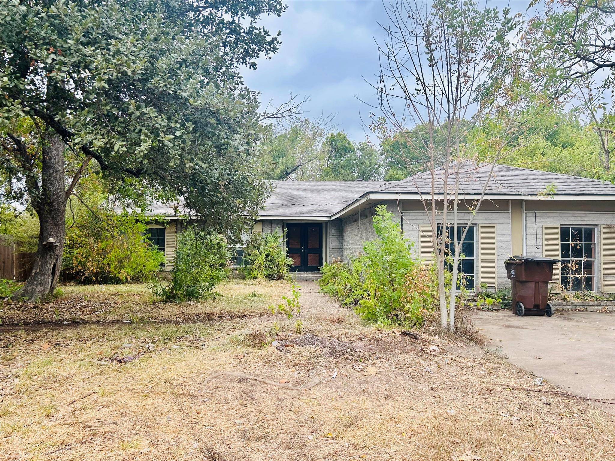 1406 N Georgetown ST, Round Rock, TX 78664