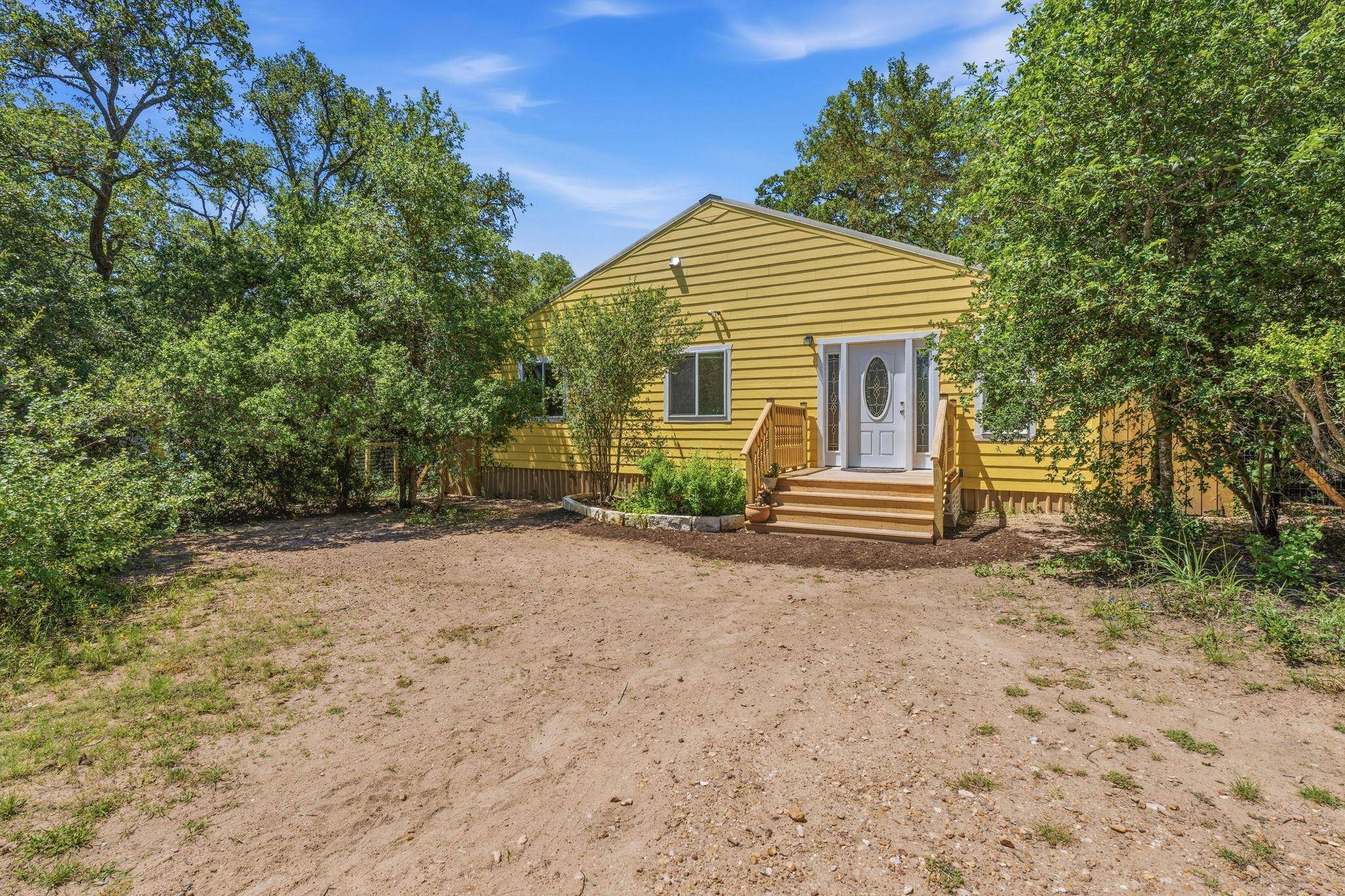 1998 Upper Elgin River RD, Elgin, TX 78621
