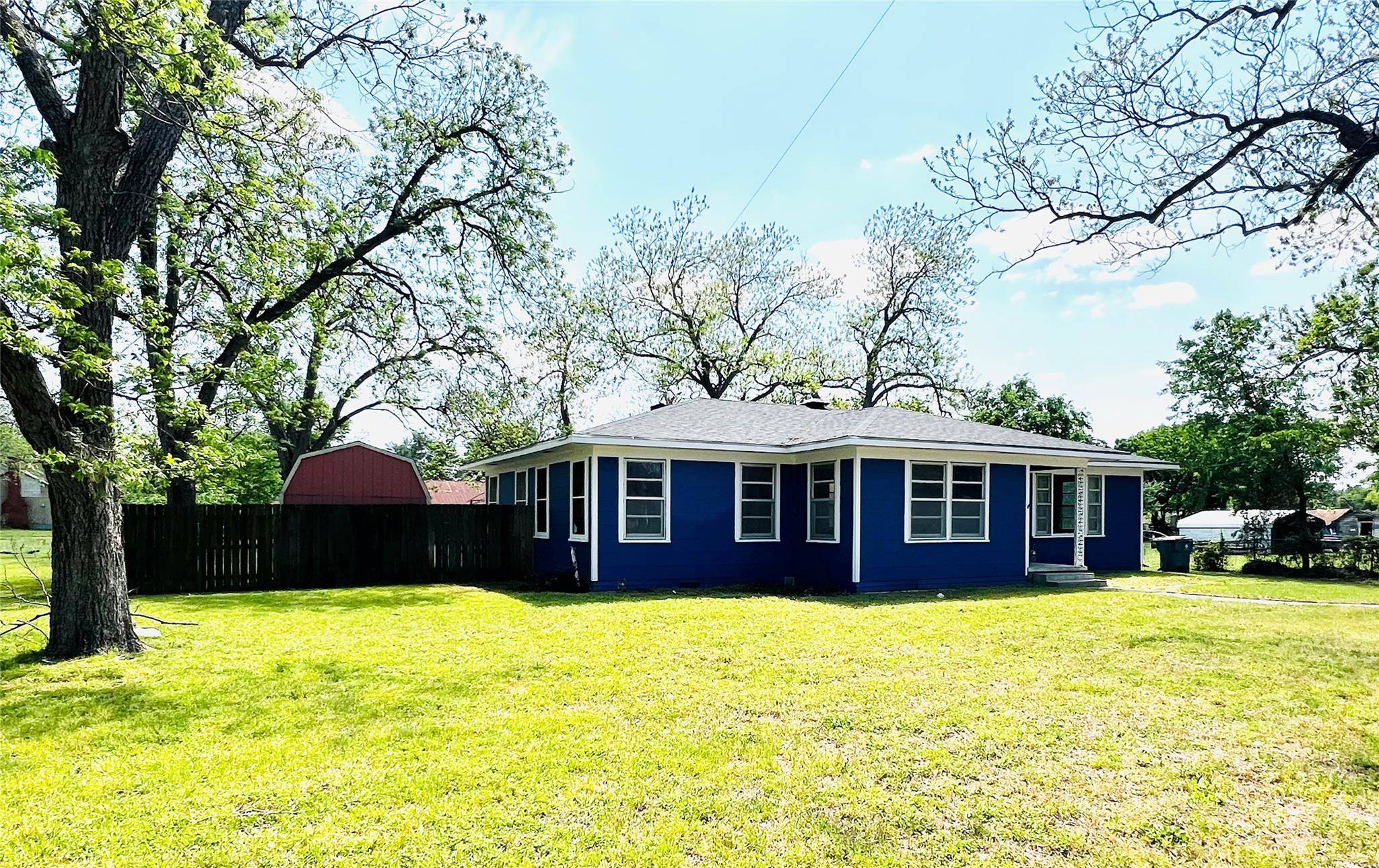 1307 W Main ST, Cameron, TX 76520