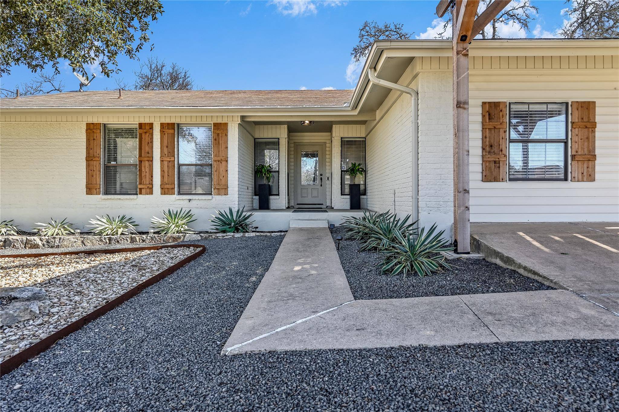 1003 Mockingbird DR, Manchaca, TX 78652