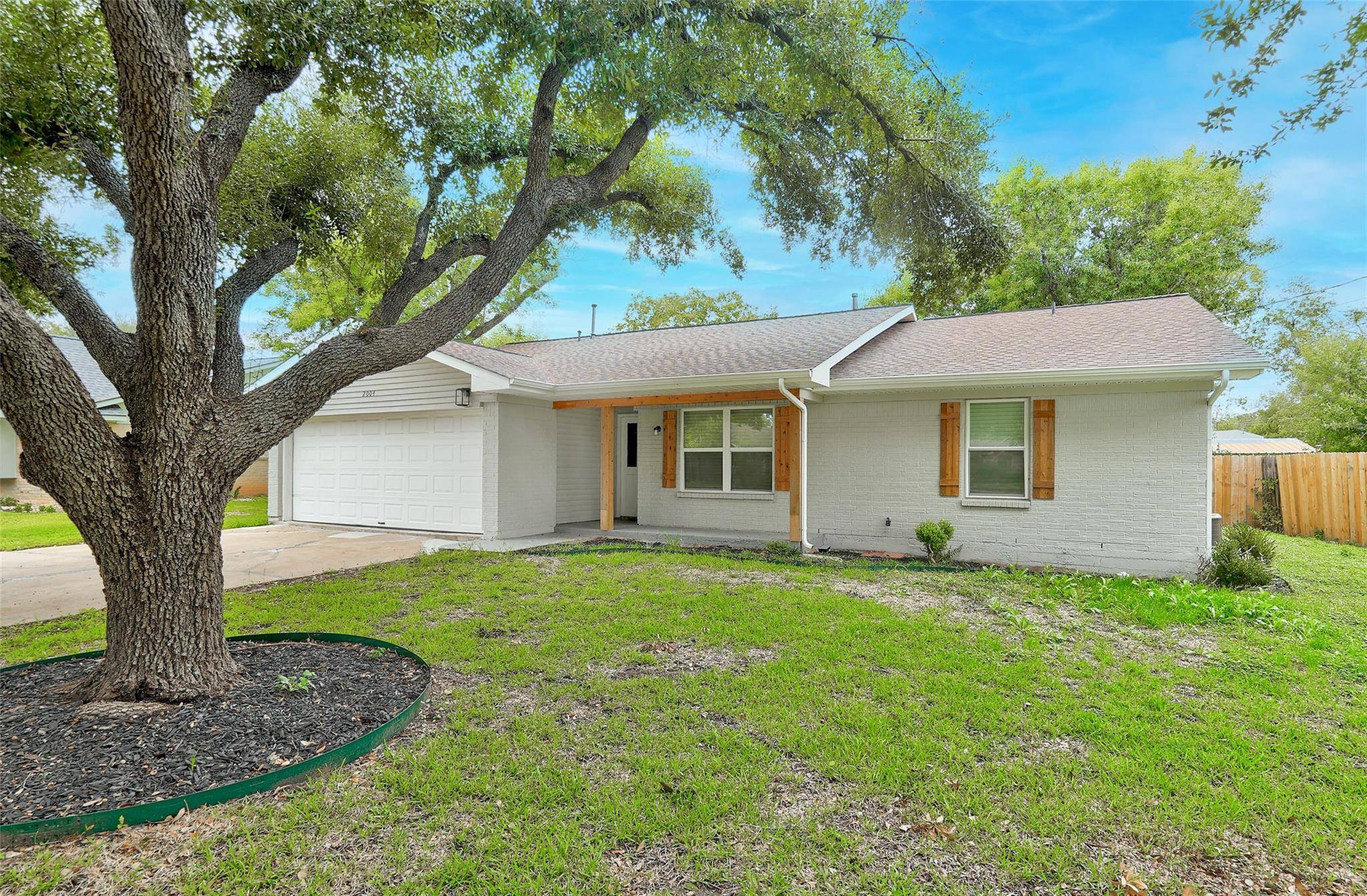 2004 Kent ST, Taylor, TX 76574