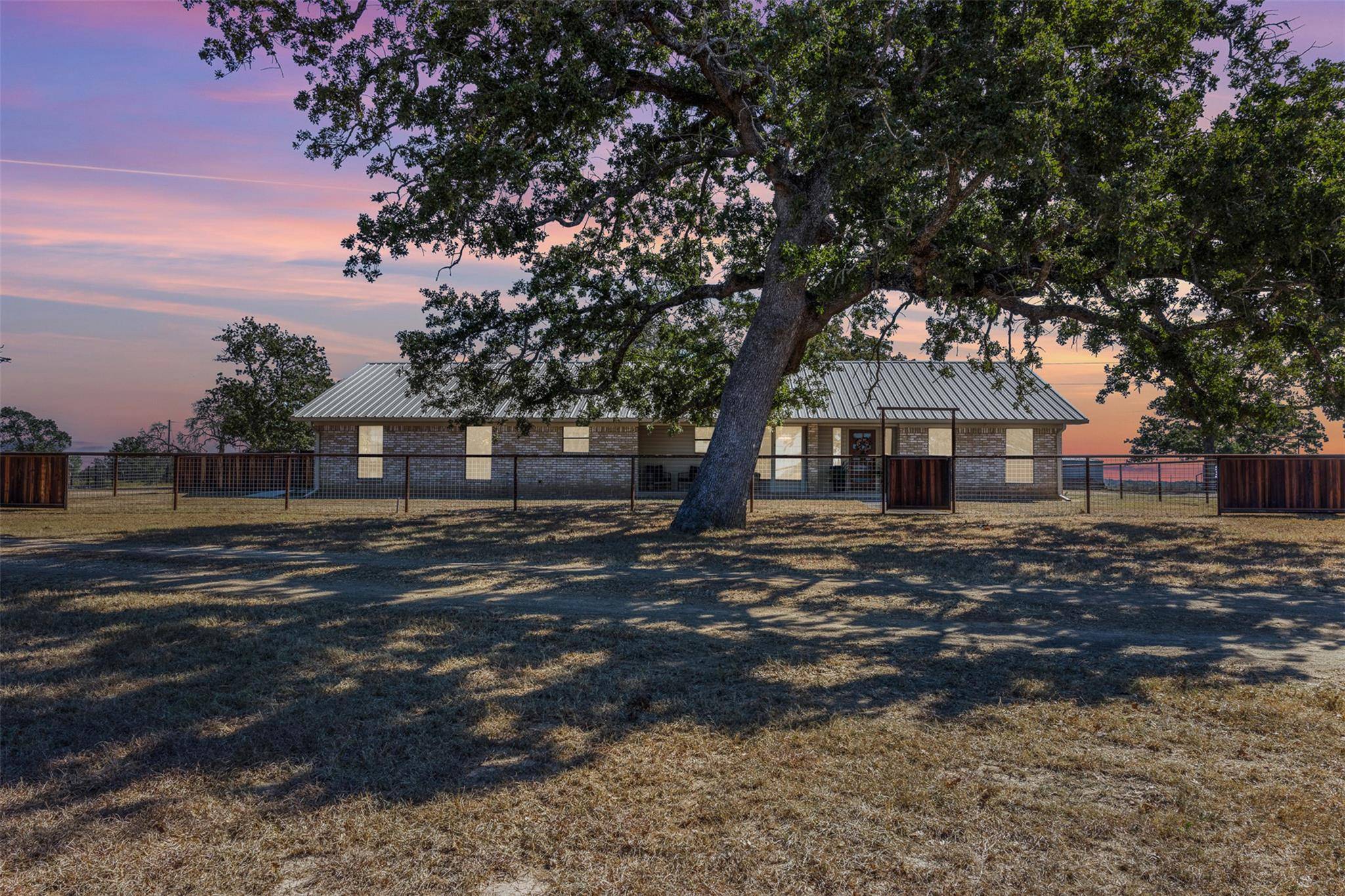 9203 S Us Highway 77 HWY, Rockdale, TX 76567