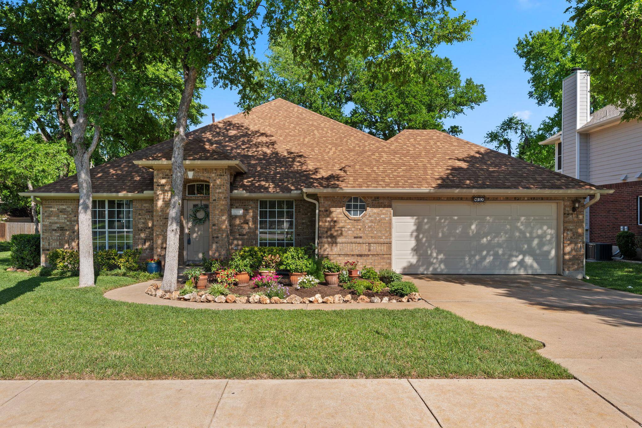 803 Oak Park DR, Round Rock, TX 78681
