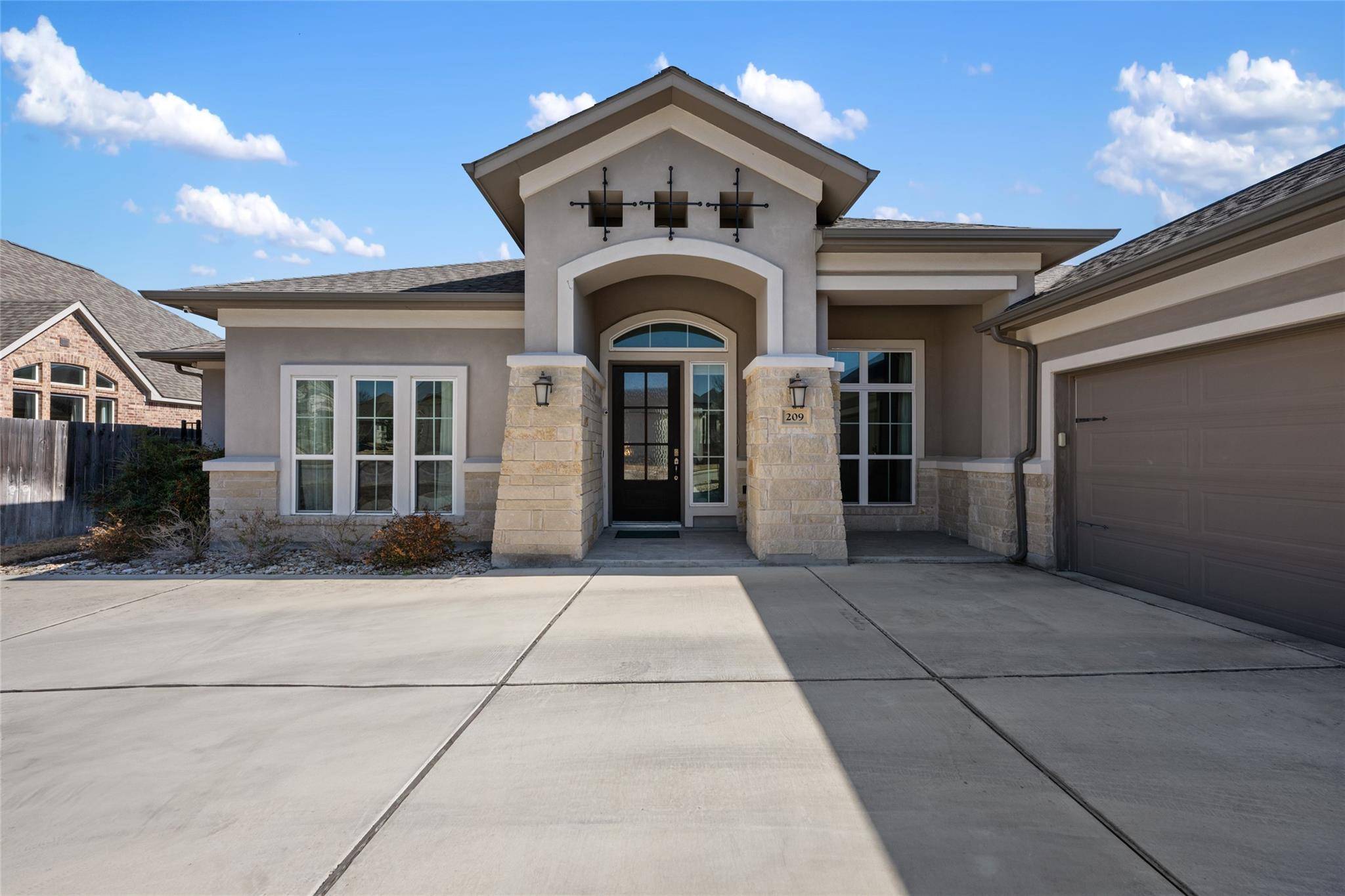 209 Pienza DR, Georgetown, TX 78628