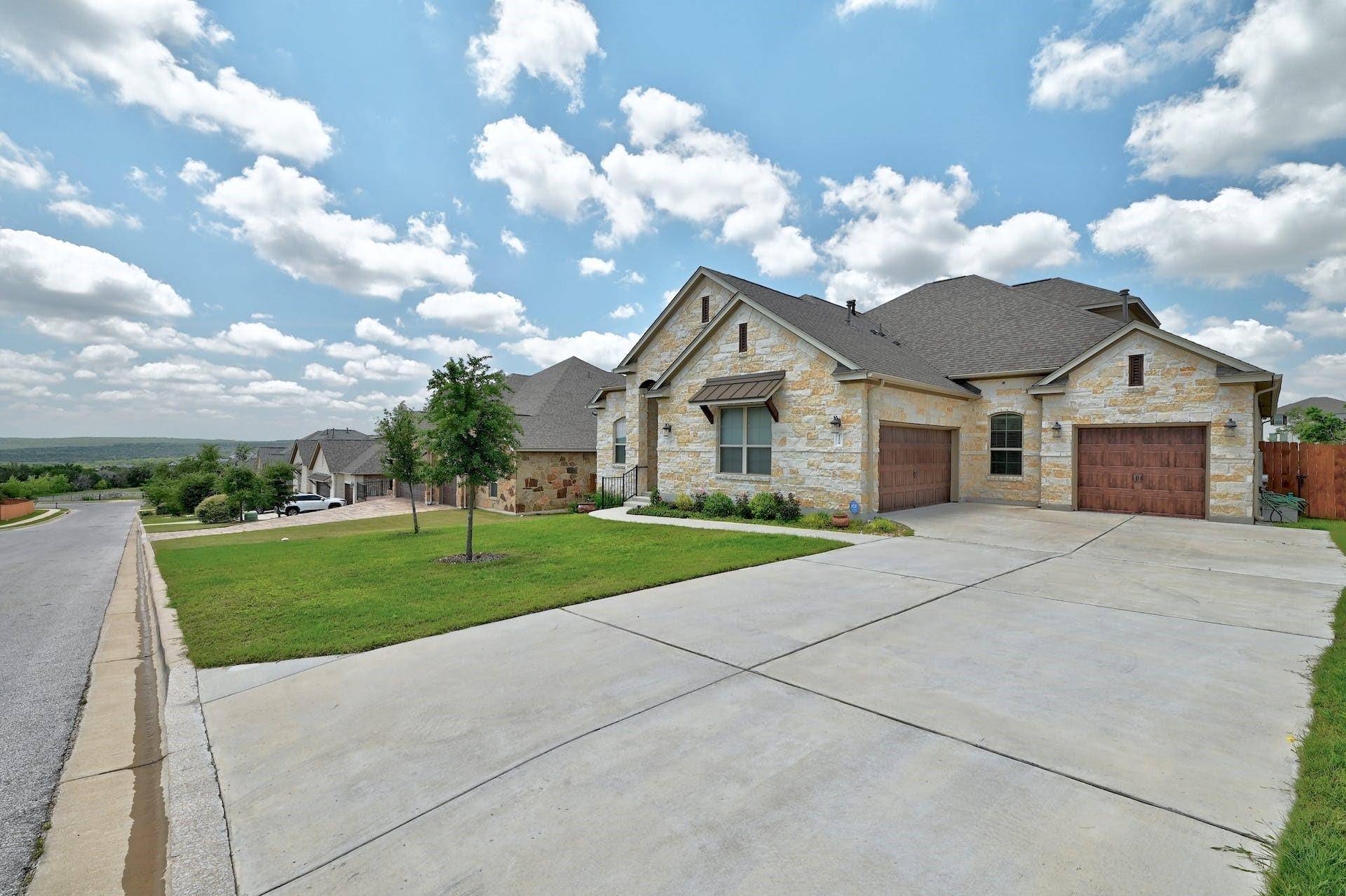 5208 Via Besso DR, Bee Cave, TX 78738