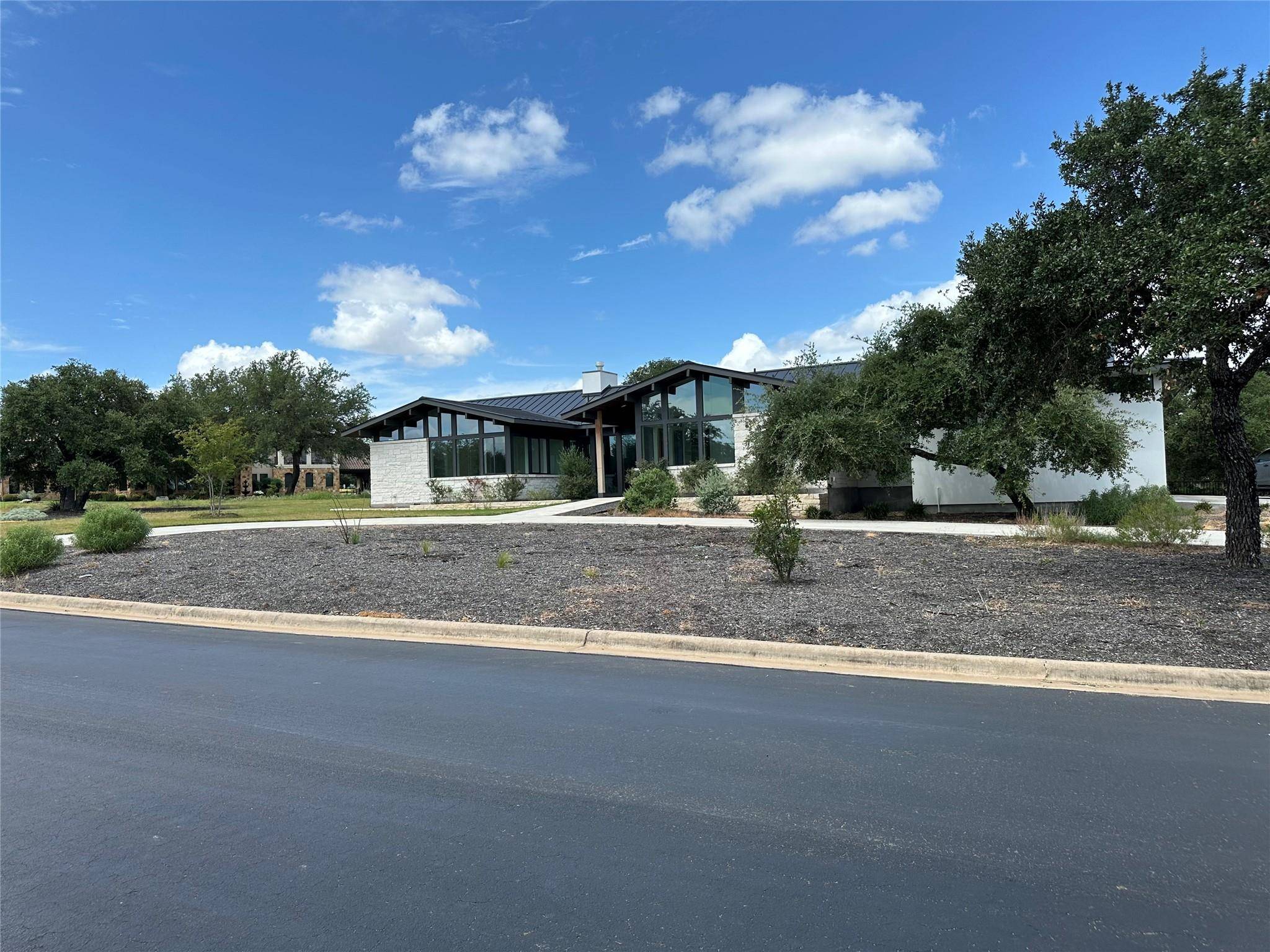 2302 Golflinks CT, Spicewood, TX 78669