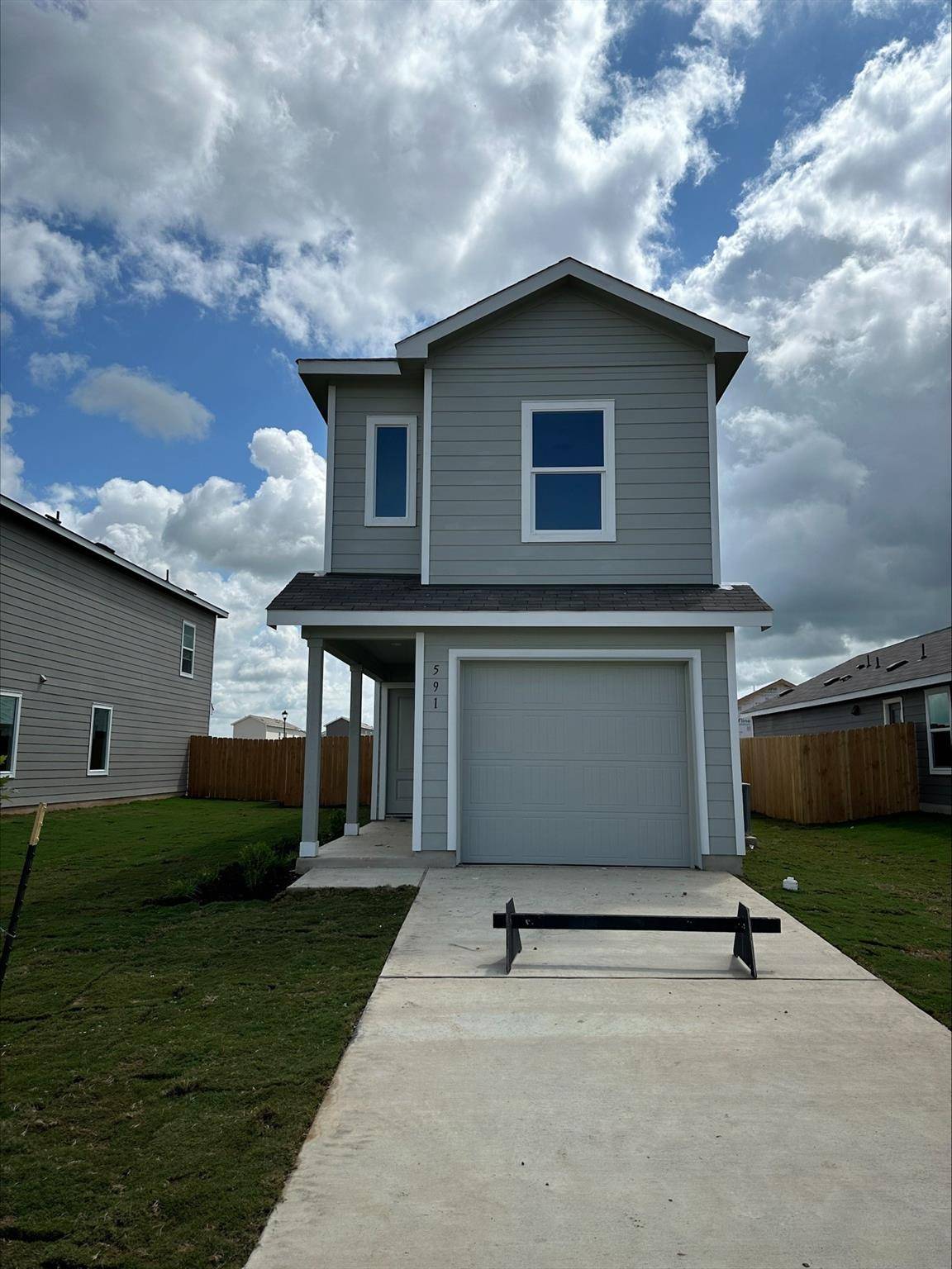 591 Commander Abbott DR, Jarrell, TX 76537