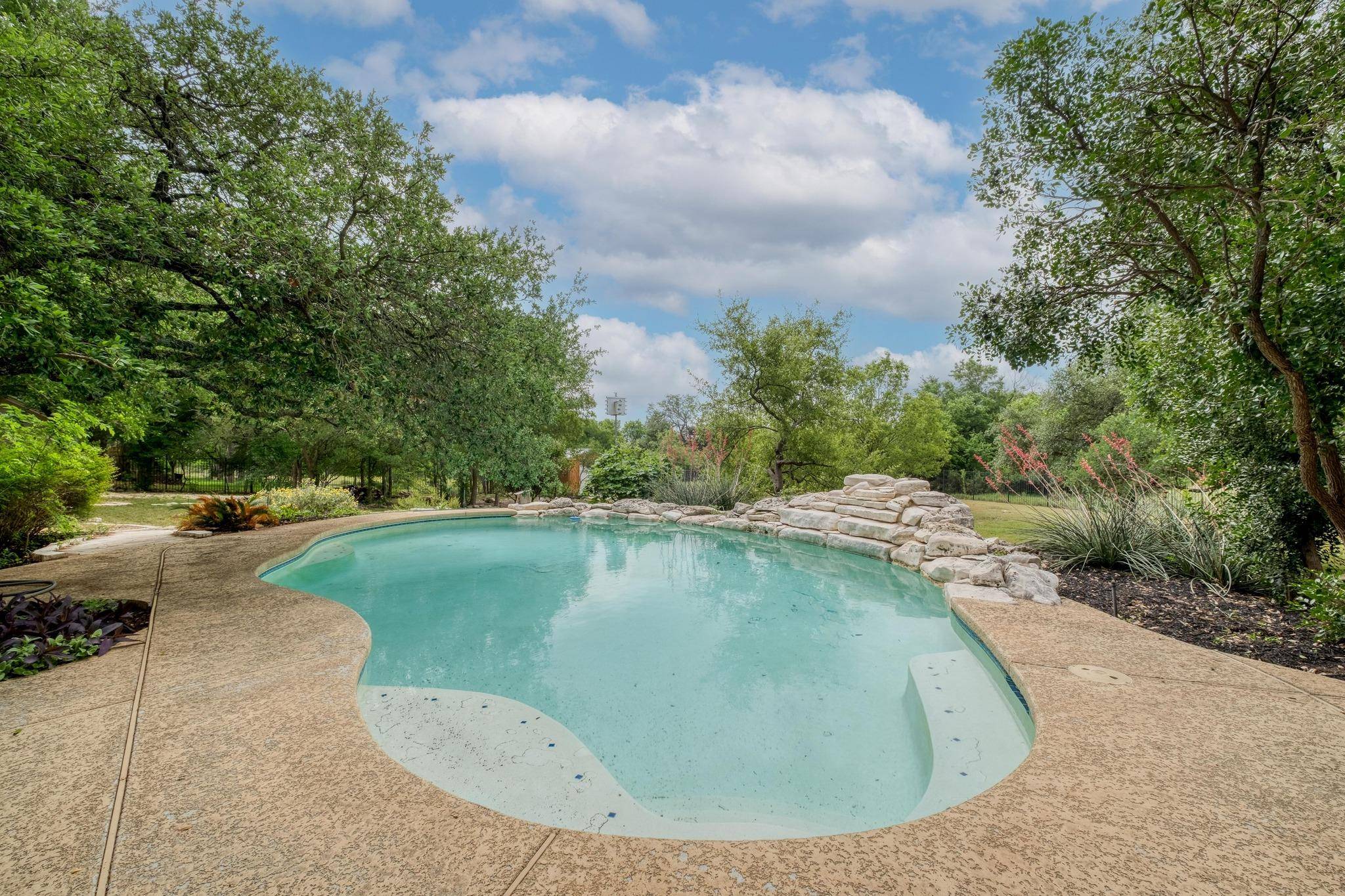 323 Allen CIR, Georgetown, TX 78633