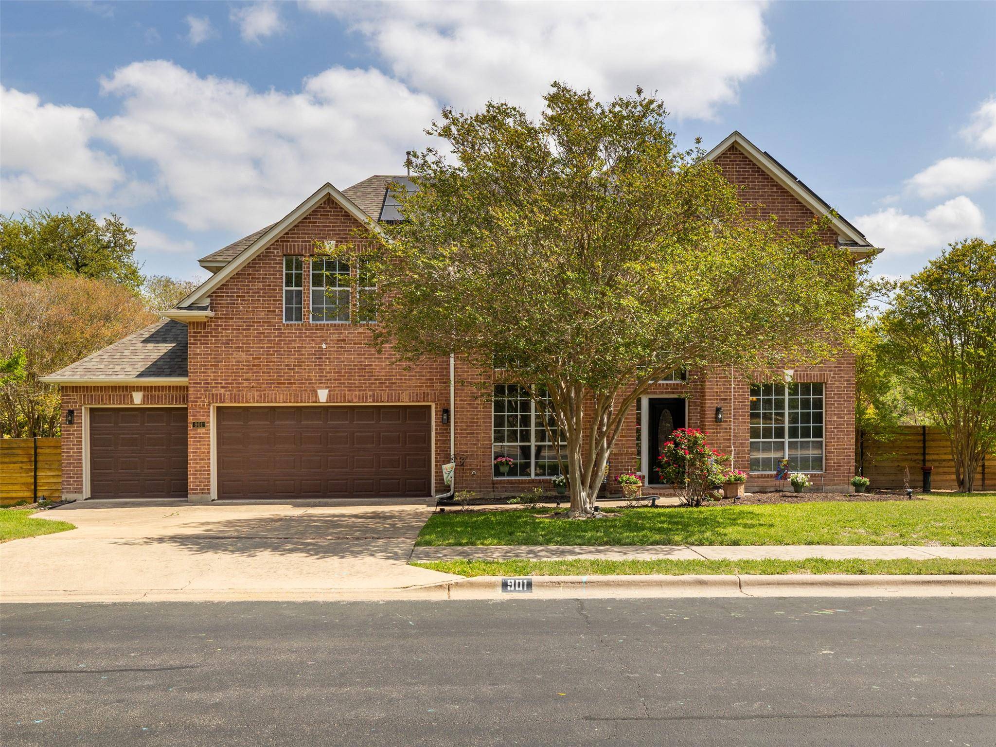 901 Golden Bear CV, Round Rock, TX 78664