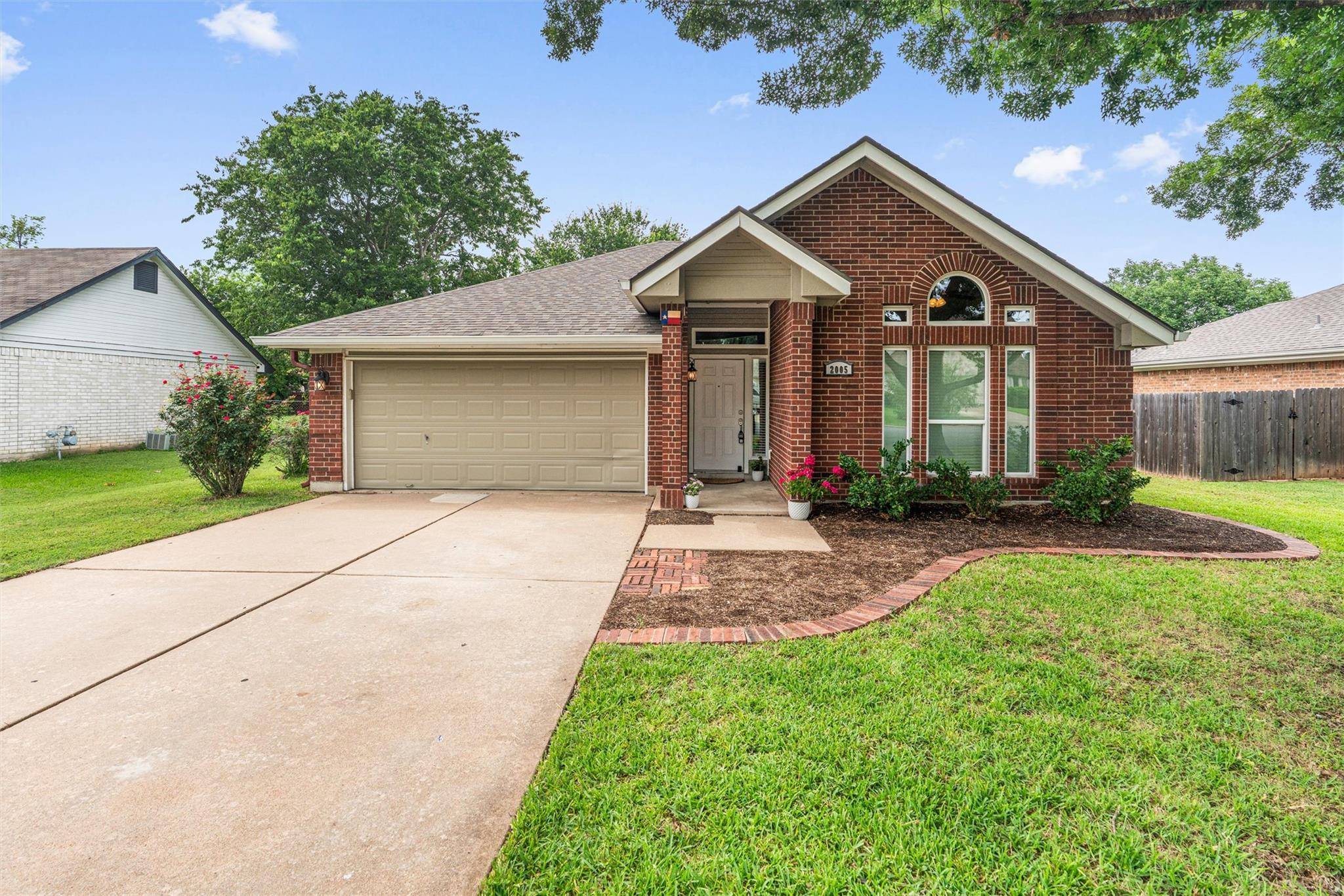 2005 E 19th ST, Georgetown, TX 78626