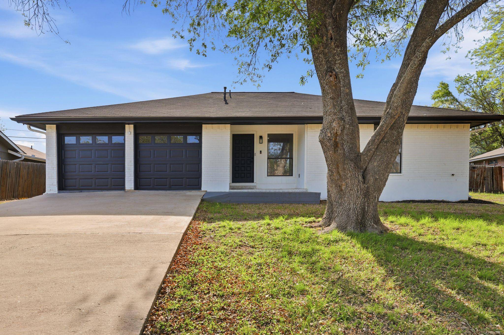 1509 Parkview LN, San Marcos, TX 78666