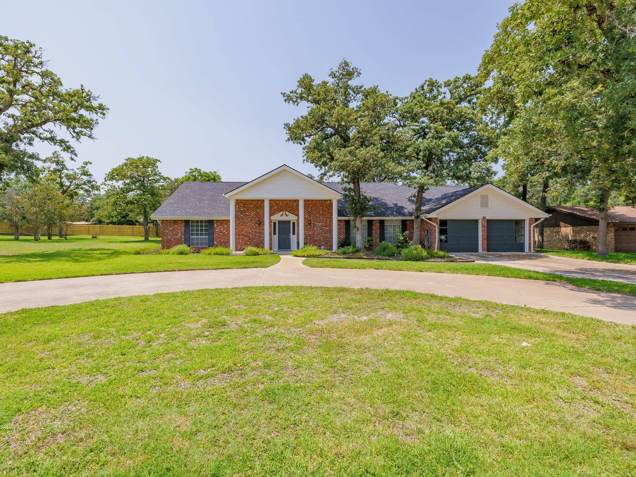 1800 Yokley RD, Rockdale, TX 76567