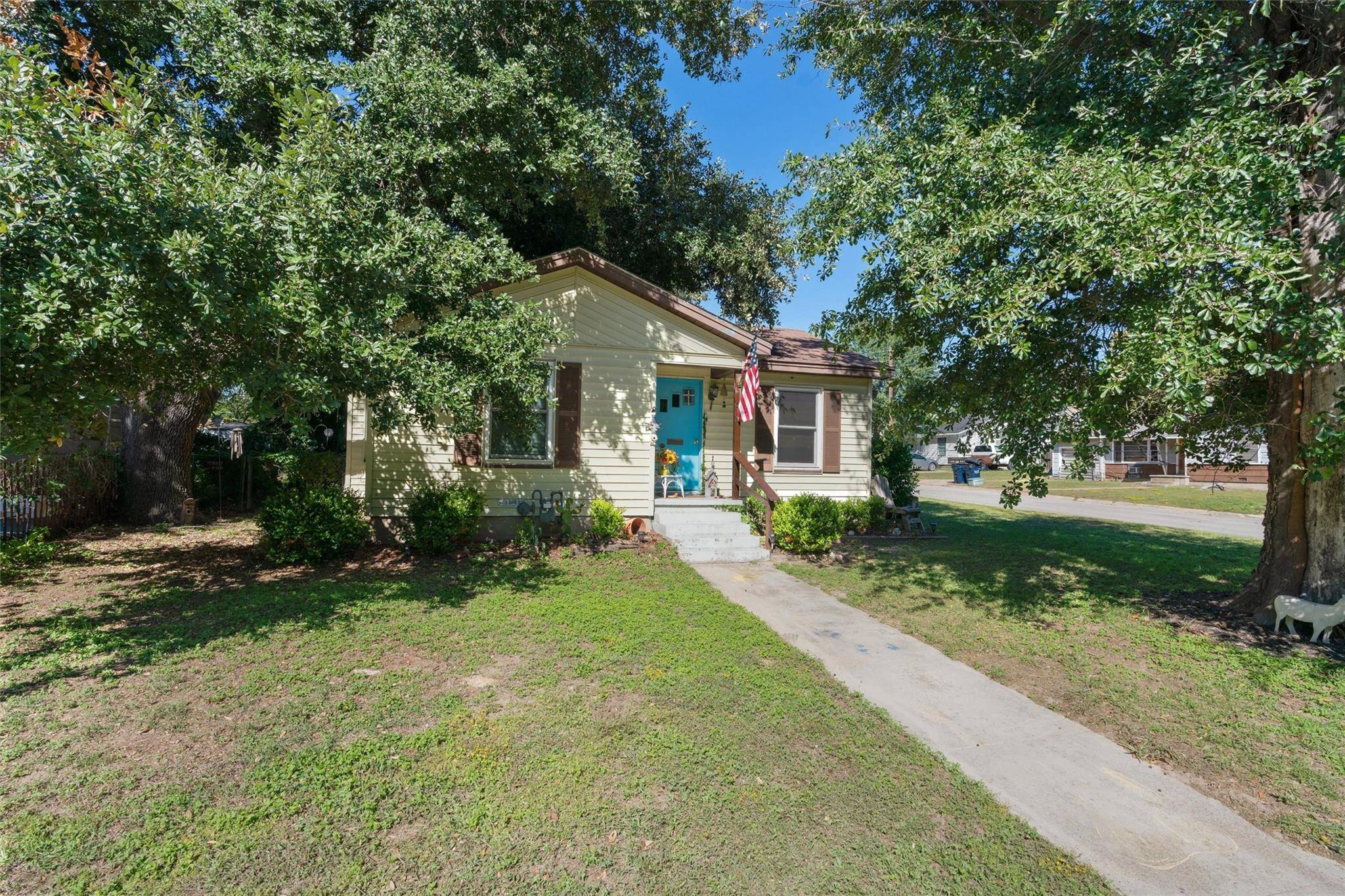 402 Boyd Ave, Rockdale, TX 76567