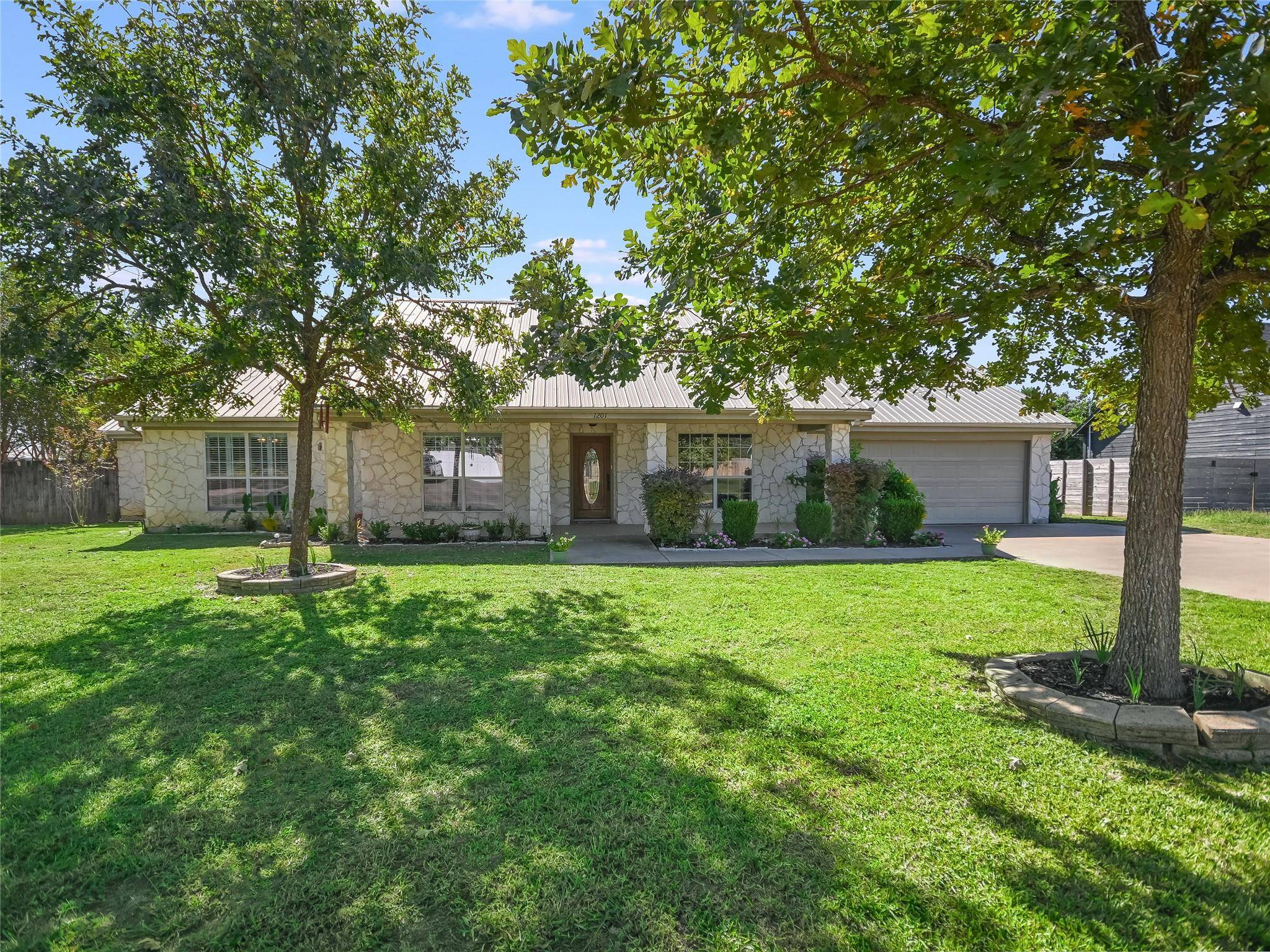 1201 Yokley RD, Rockdale, TX 76567