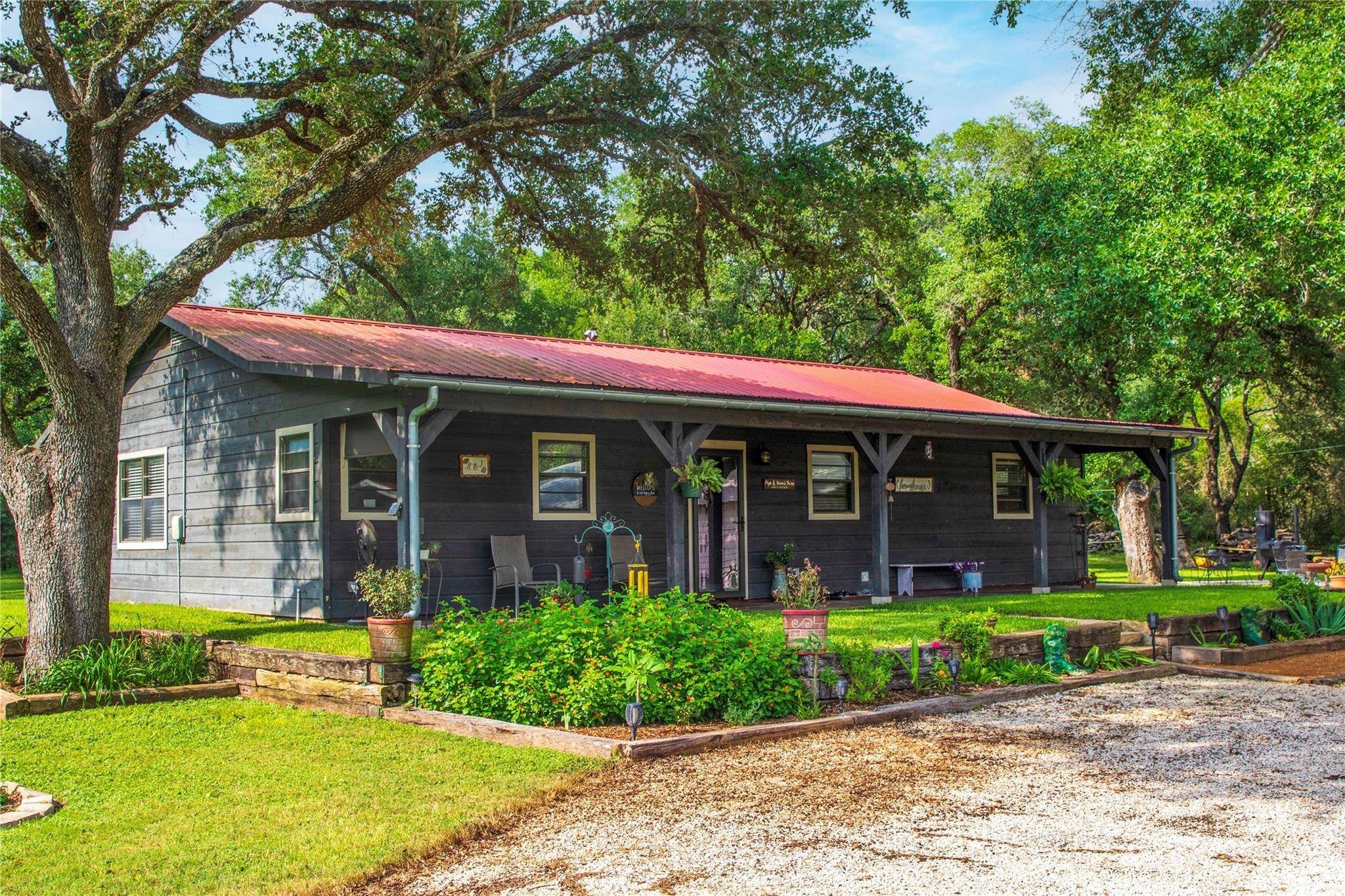 12134 US HWY 77 N, Hallettsville, TX 78956