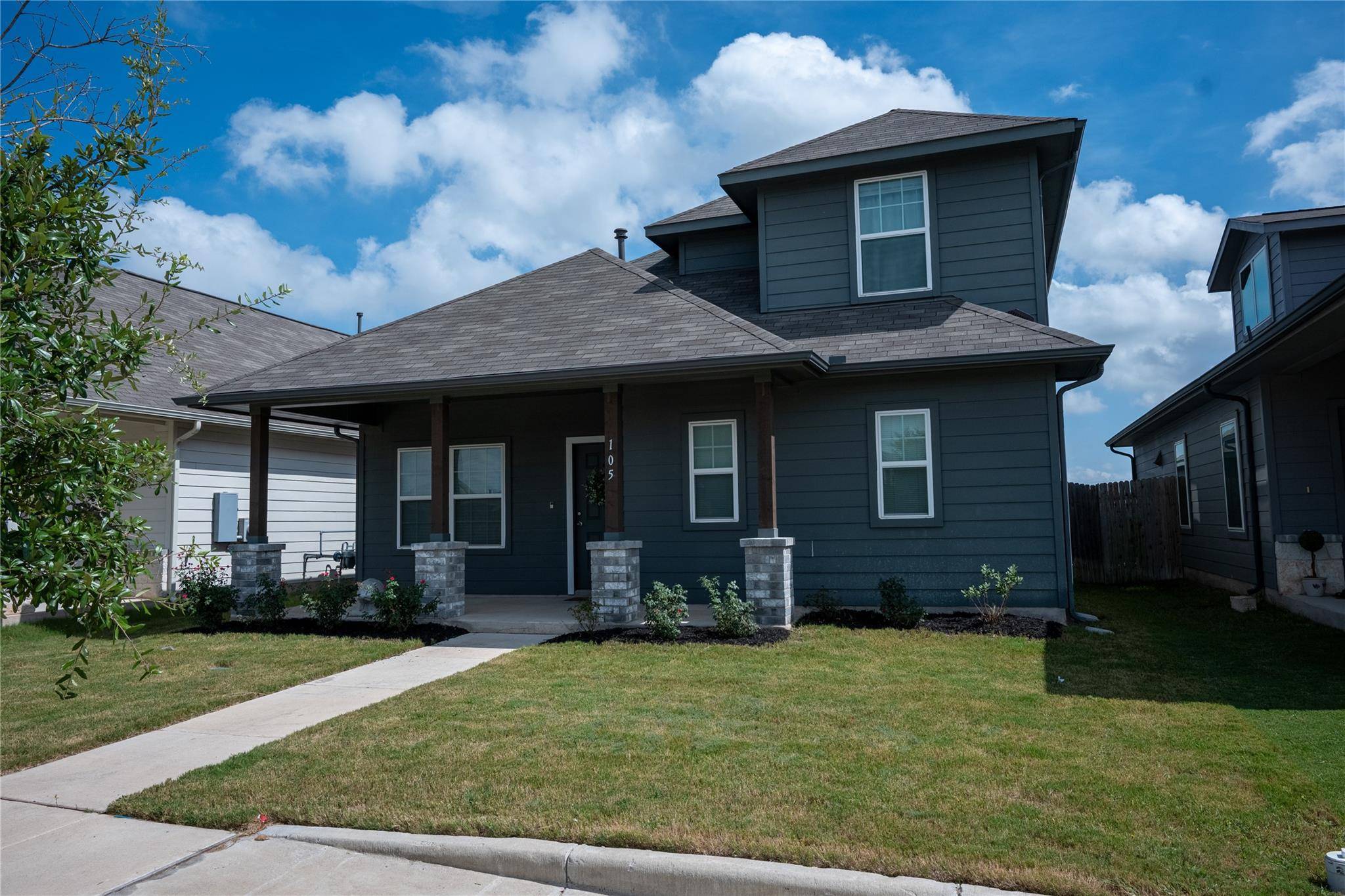 105 Combe DR, Hutto, TX 78634