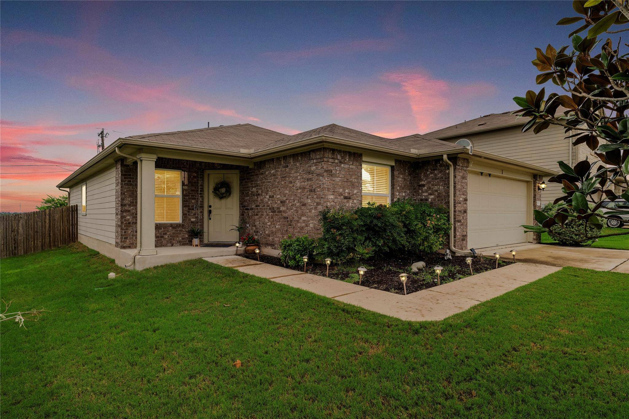112 Leon River LOOP, Hutto, TX 78634