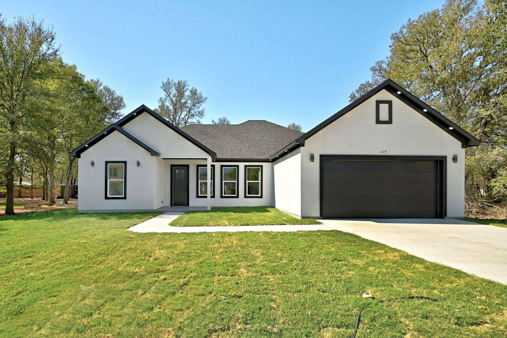 109 Kawainui LN, Bastrop, TX 78602