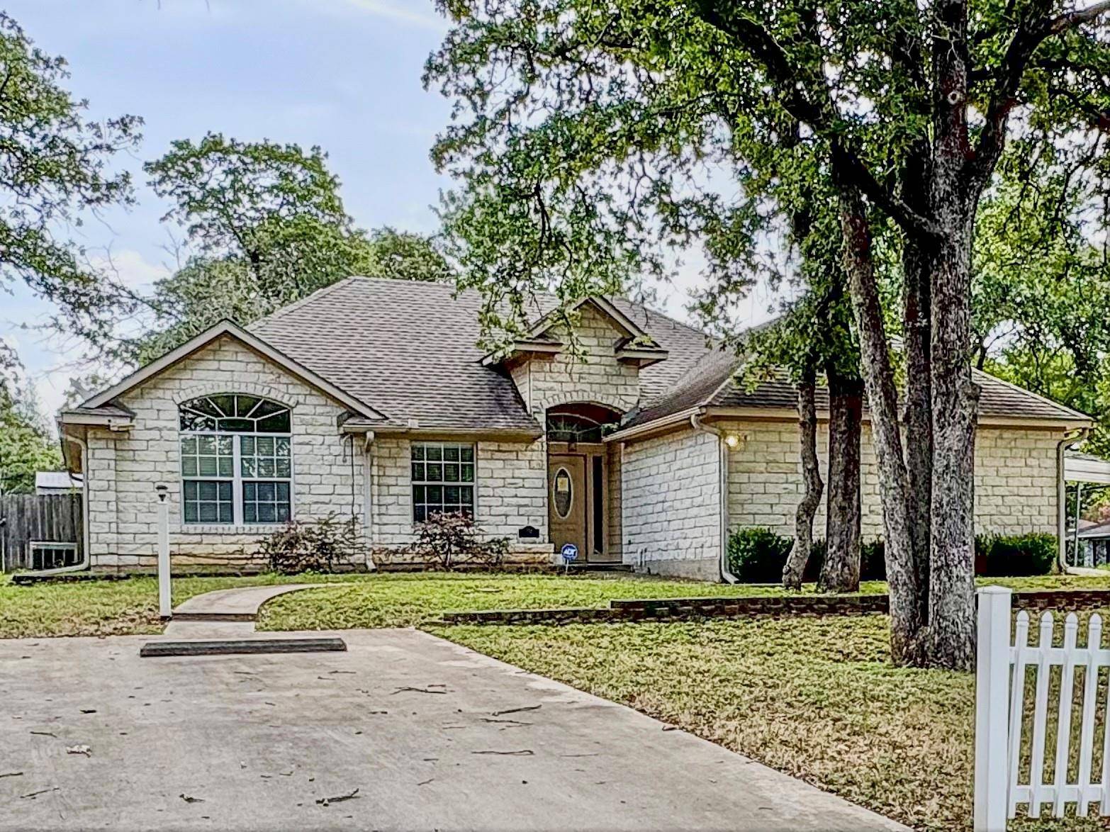 702 Ortega ST, Rockdale, TX 76567