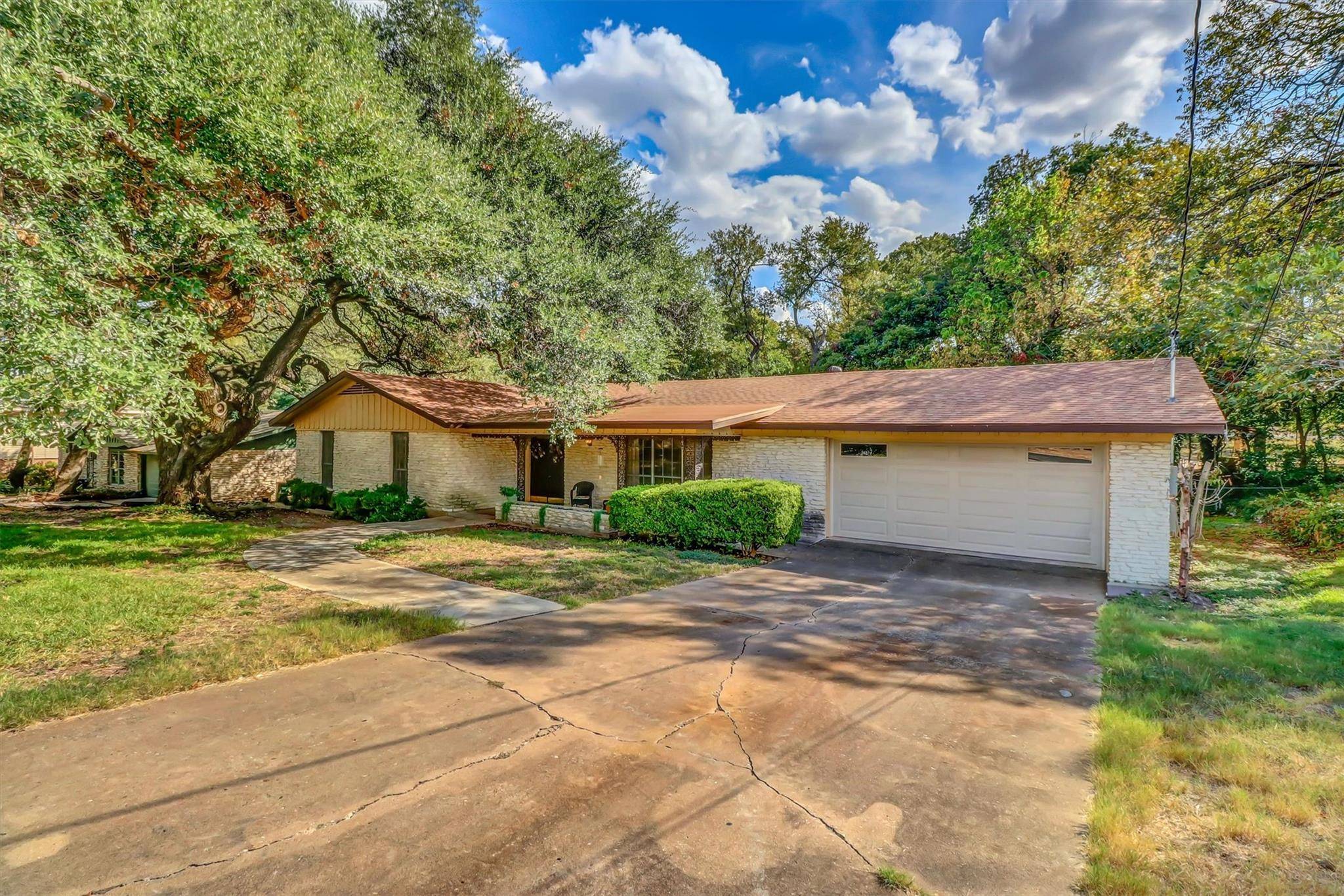1109 Hollybluff ST, Austin, TX 78753