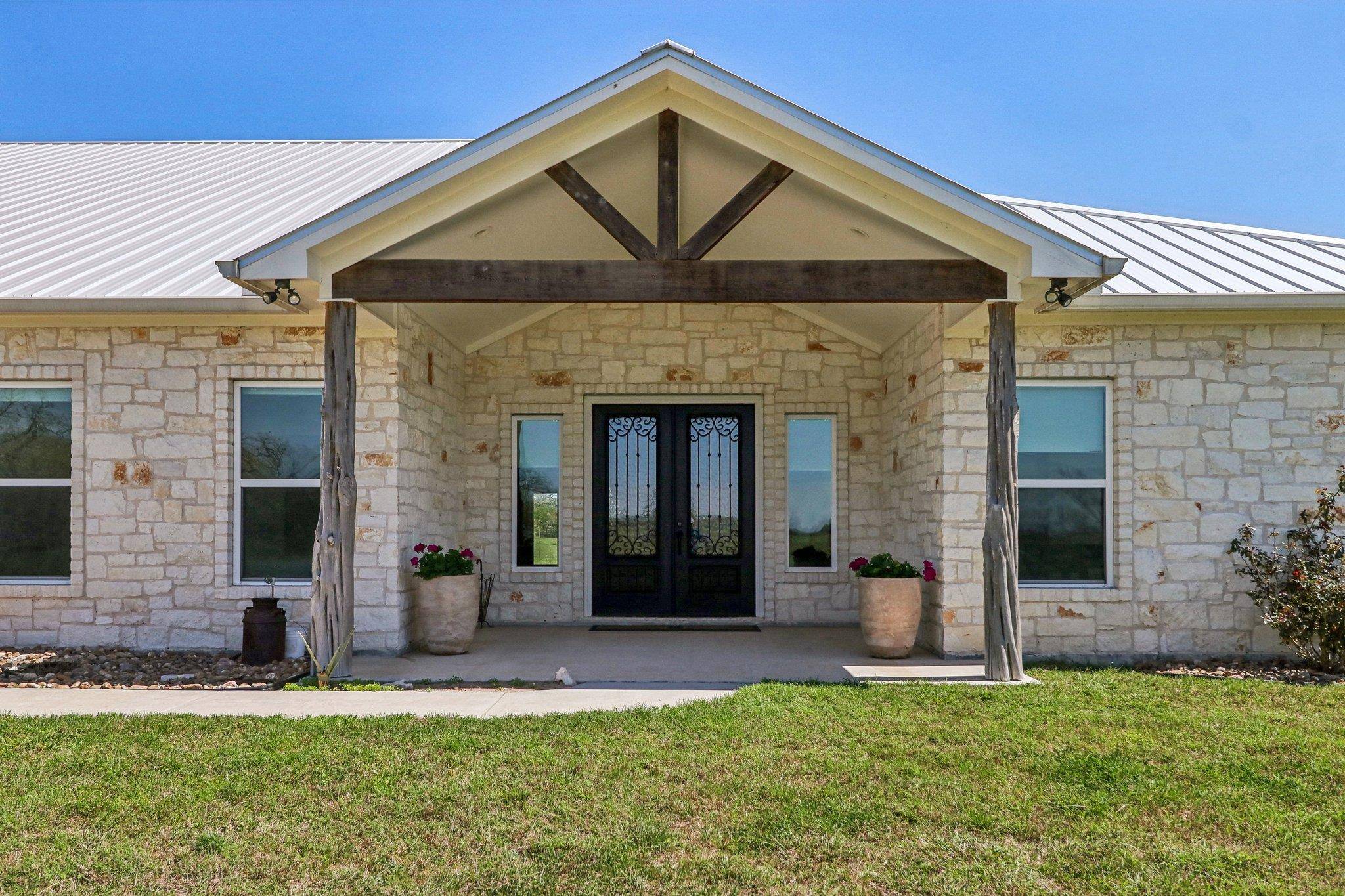 491 Dornburg RD, Goliad, TX 77993