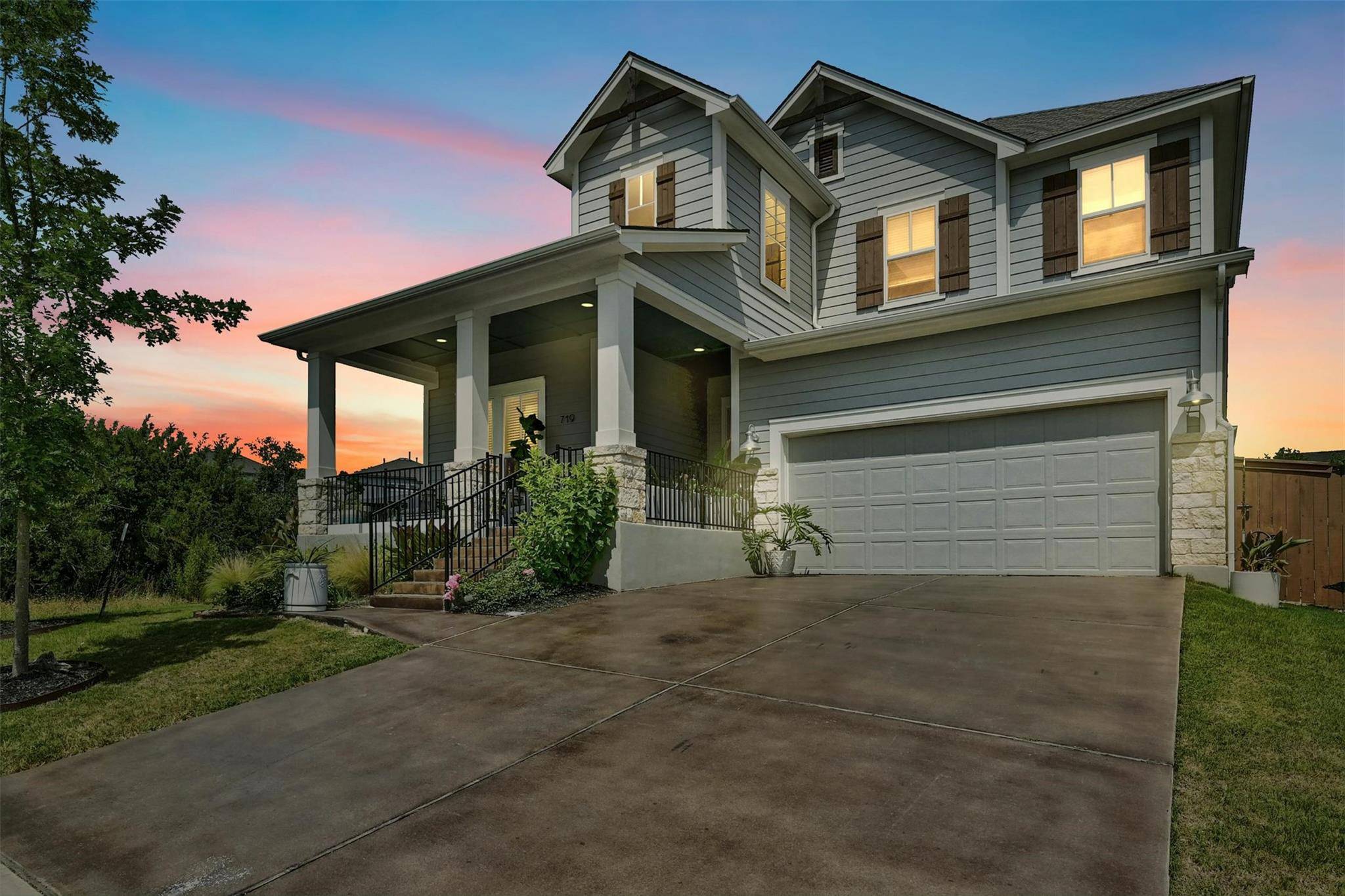 719 Hazy Hills LOOP, Dripping Springs, TX 78620