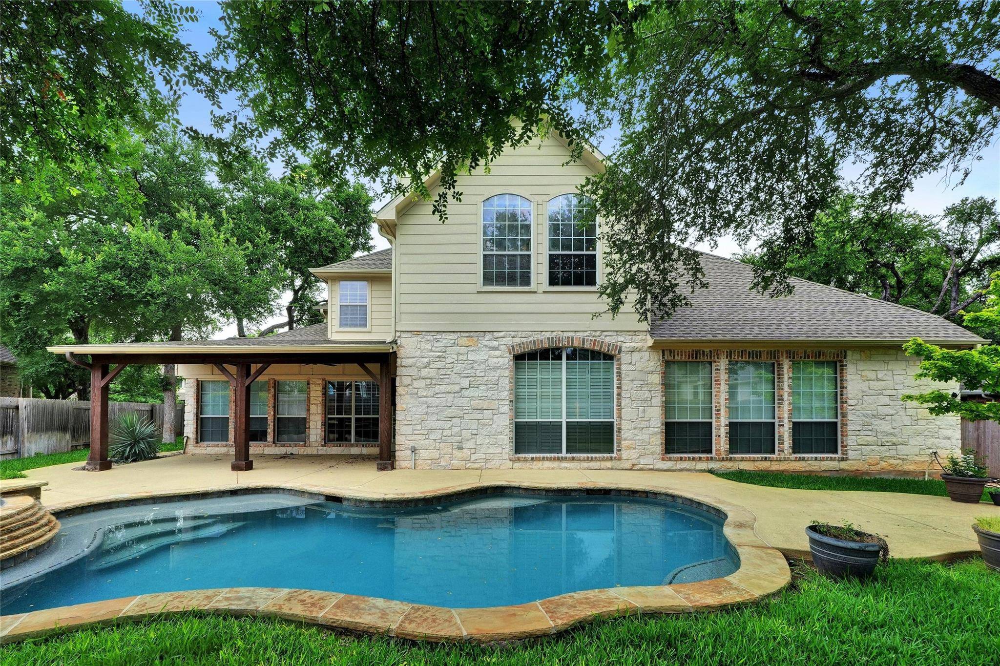 8704 Sea Ash CIR, Round Rock, TX 78681