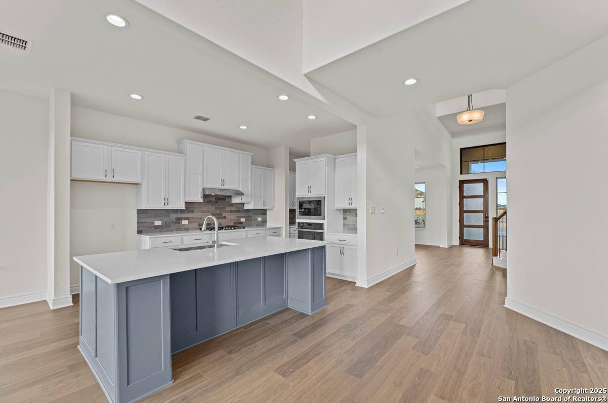 300 Flathead Lake LK, New Braunfels, TX 78130