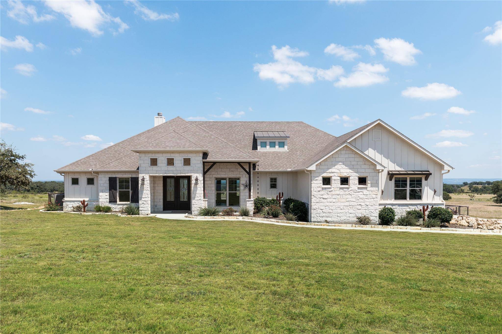 104 Mesa Grande CT, Marble Falls, TX 78654