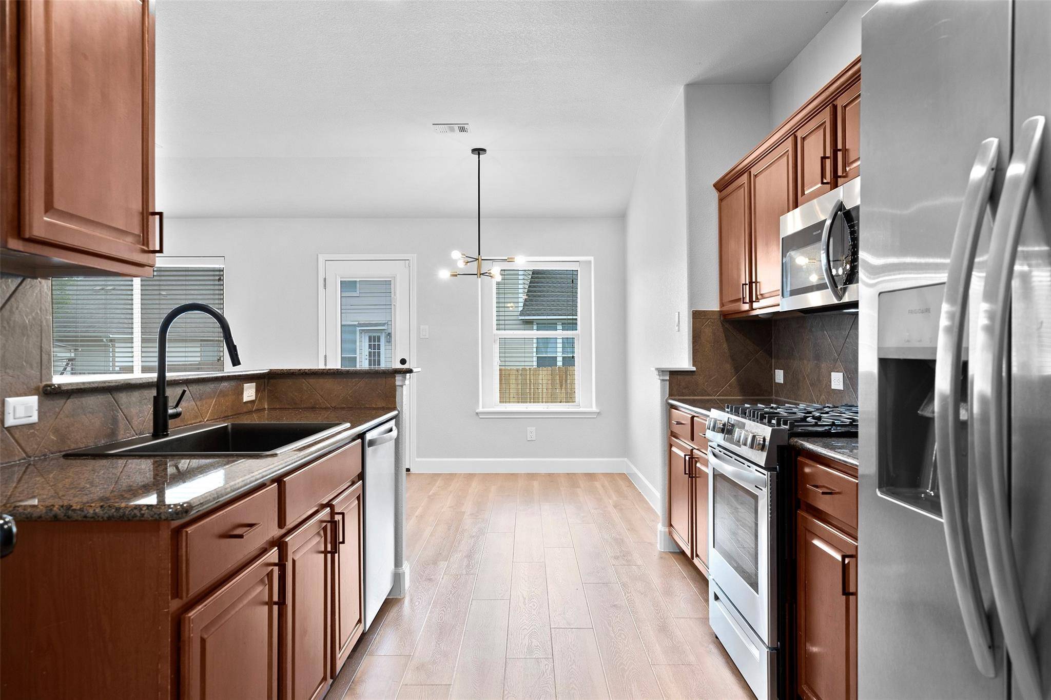 394 Verano CIR, Kyle, TX 78640