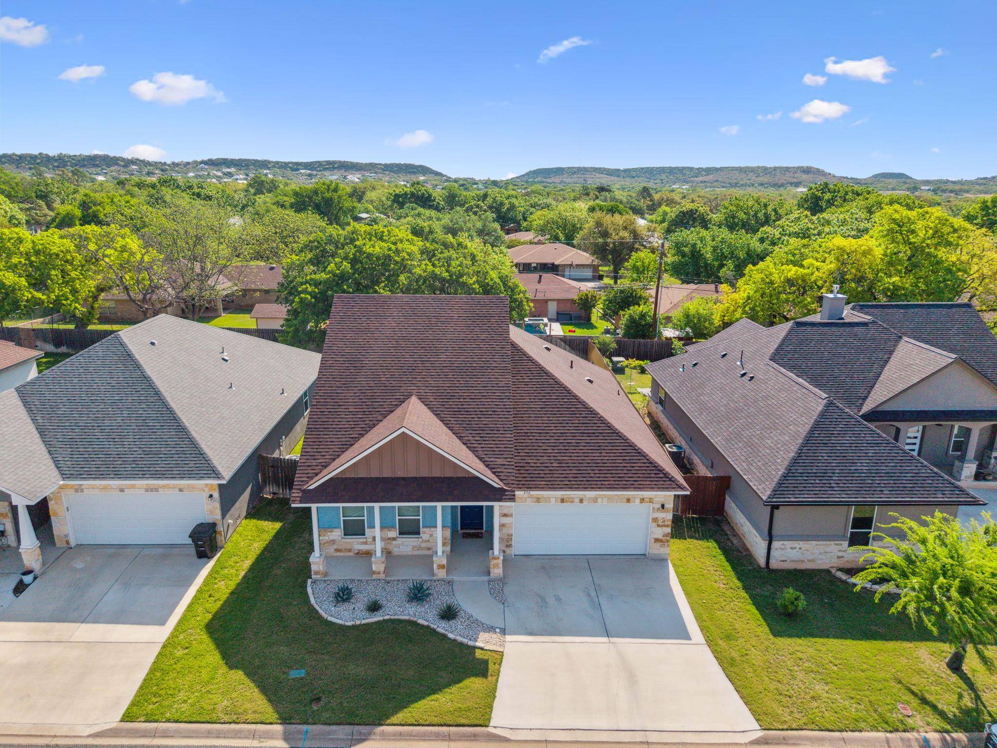 206 N Winston DR, Fredericksburg, TX 78624
