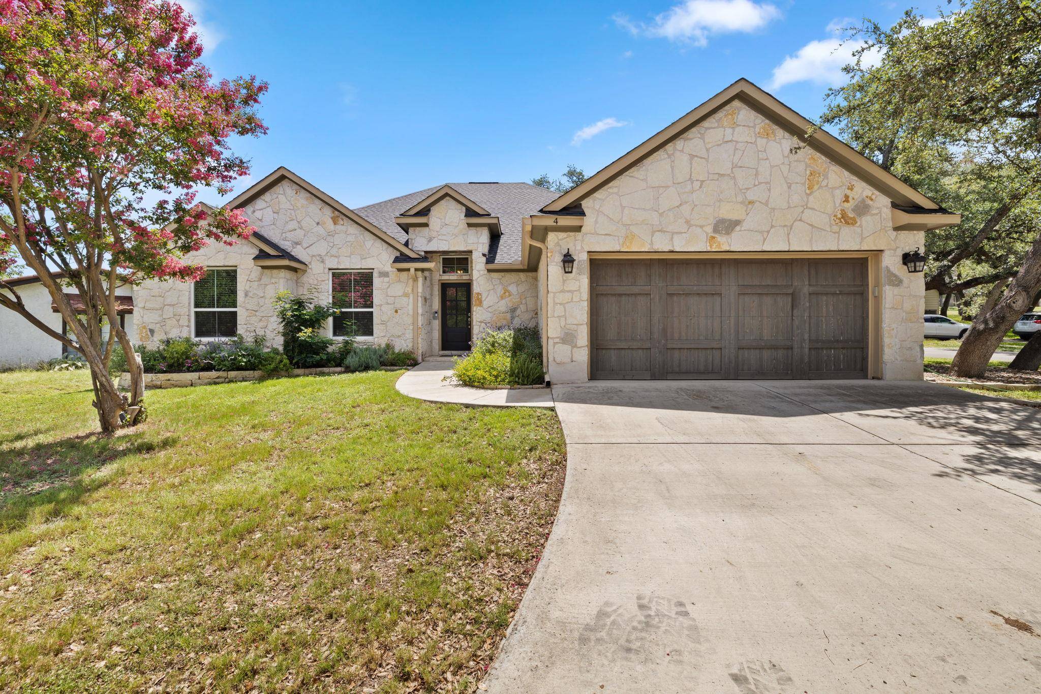 4 Country CT, Wimberley, TX 78676