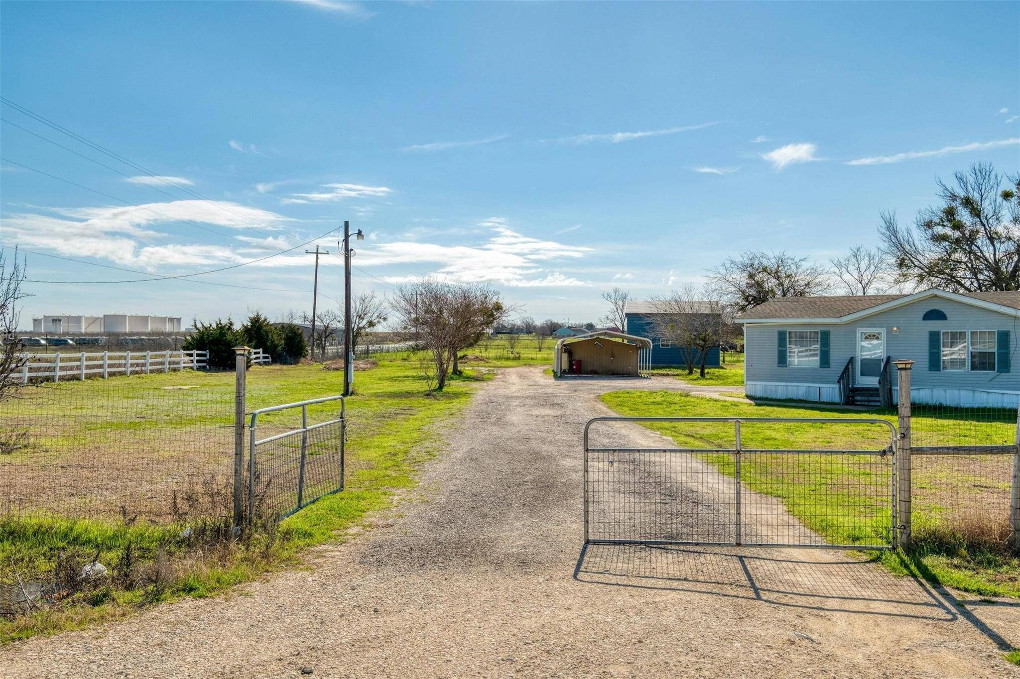 137 Cross Meadows CT, Buda, TX 78610