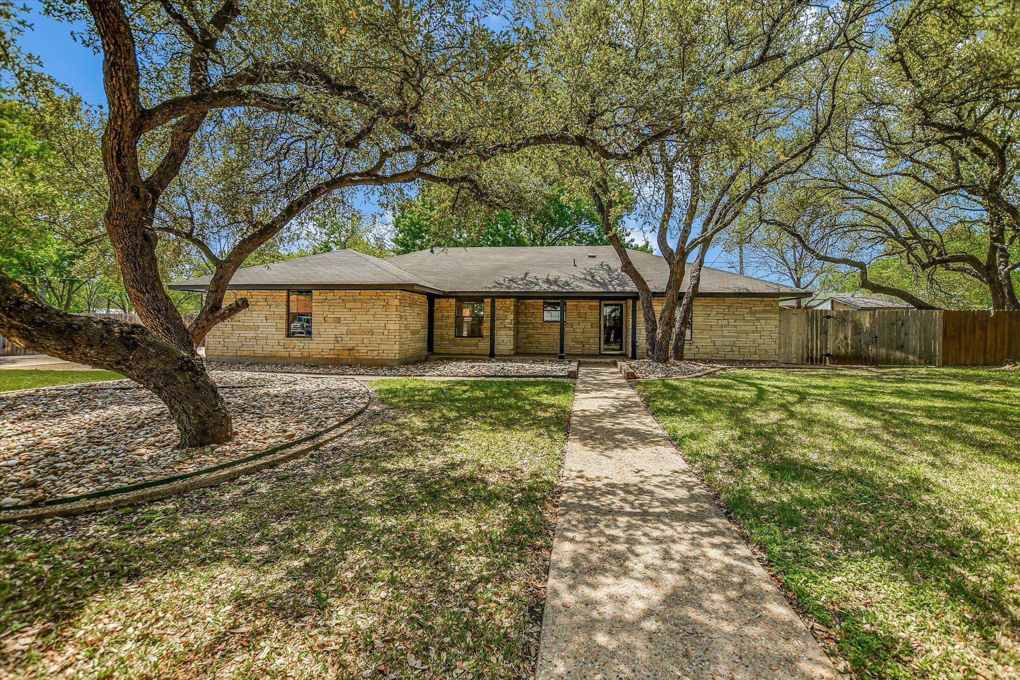 1904 Westwood LN, Georgetown, TX 78628