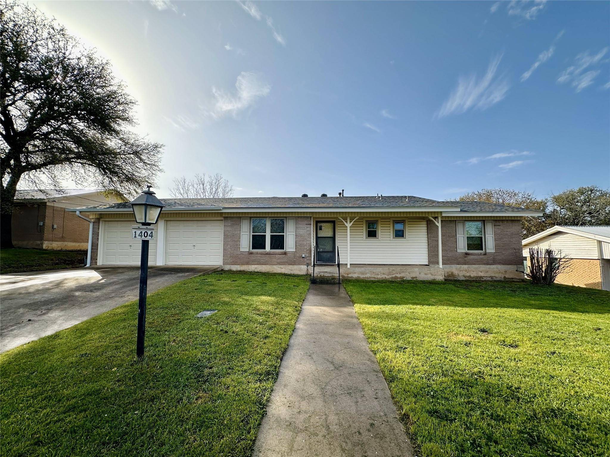 1404 W 4th ST, Lampasas, TX 76550
