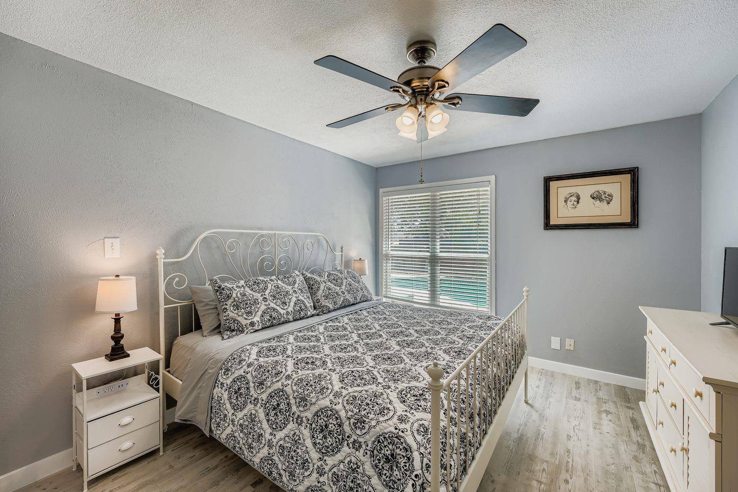 1121 Stoneoak LN, Austin, TX 78745