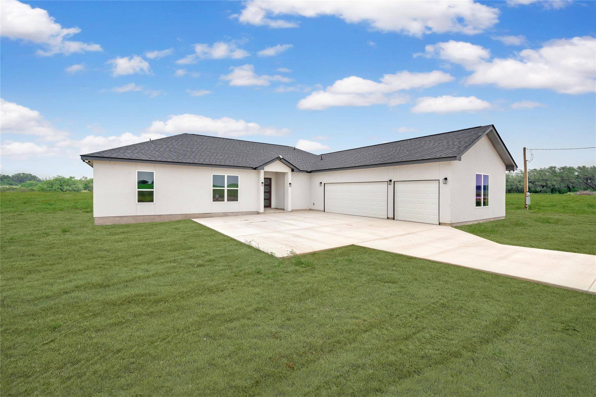 621 Eichman, Poteet, TX 78065