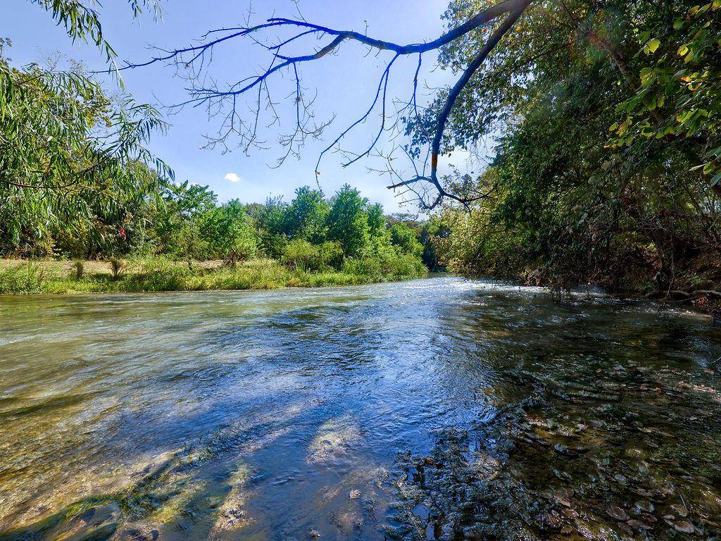 5400 Gander Slough RD, Kingsbury, TX 78638