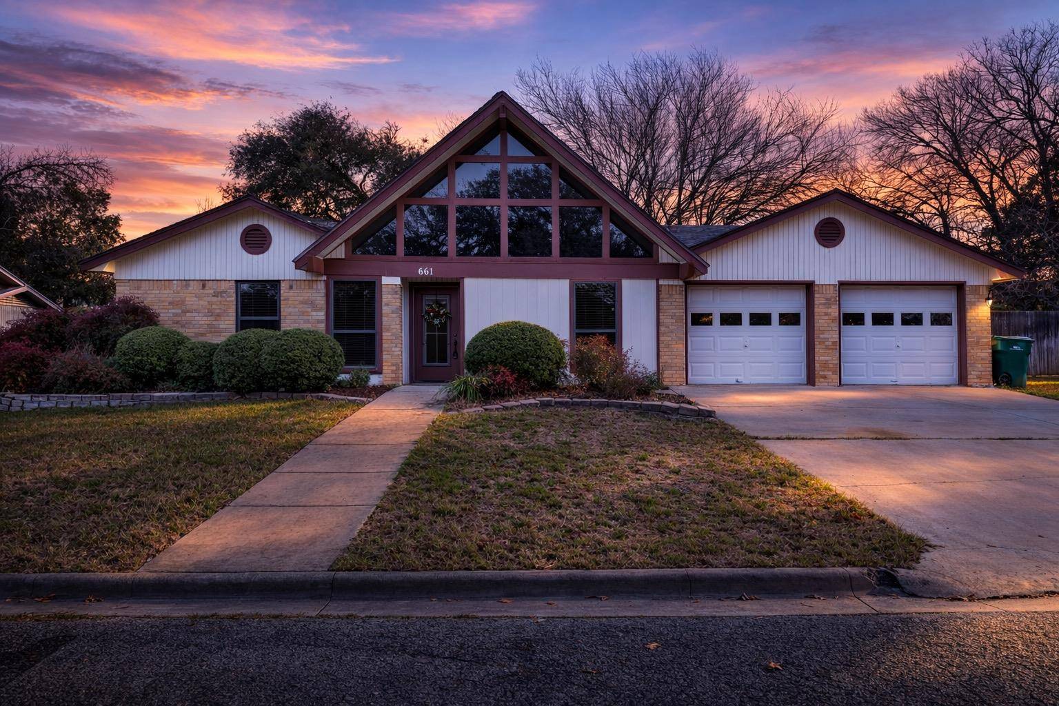 661 S College ST, La Grange, TX 78945