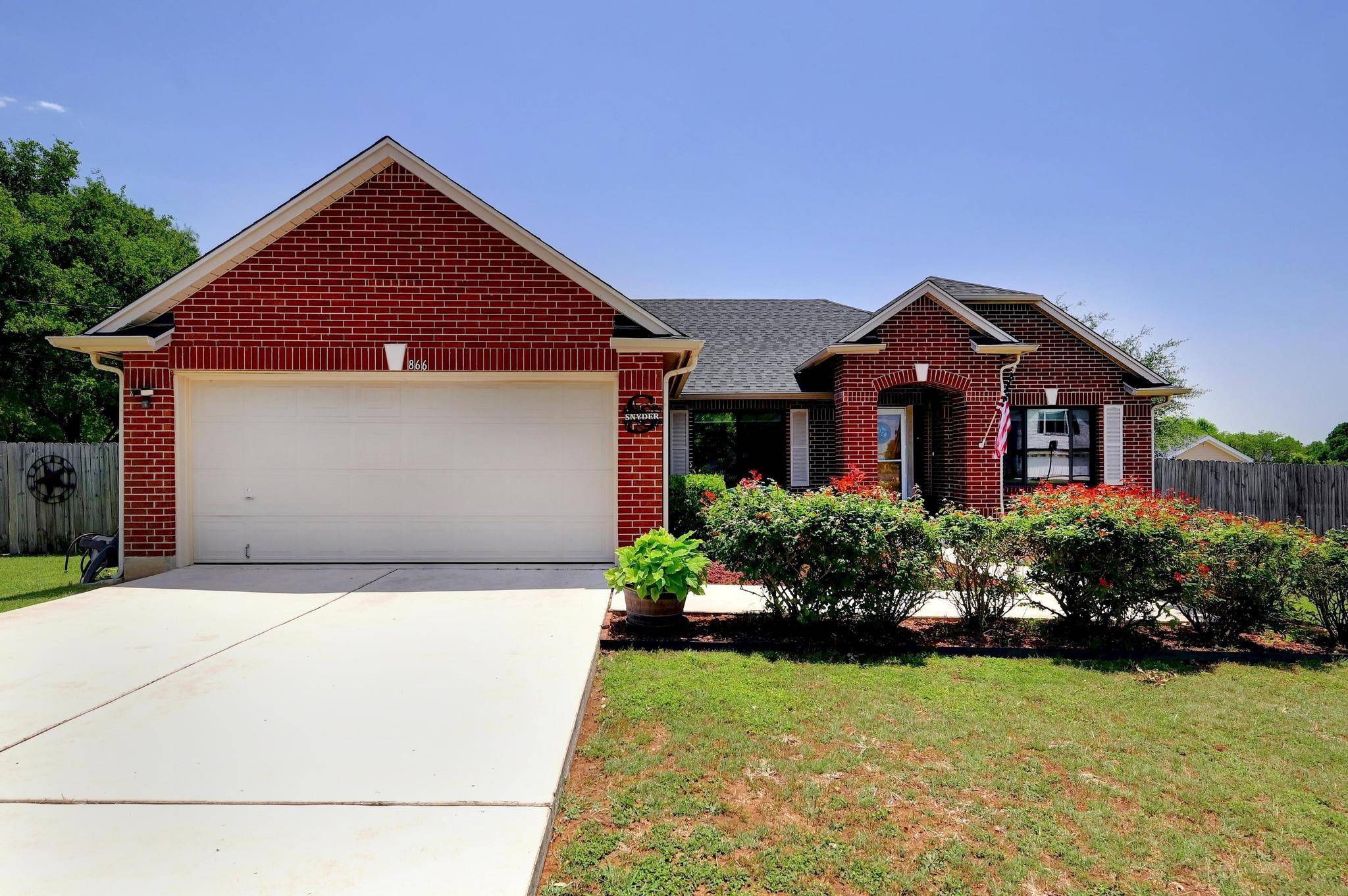866 Bella Vista CIR, Kyle, TX 78640