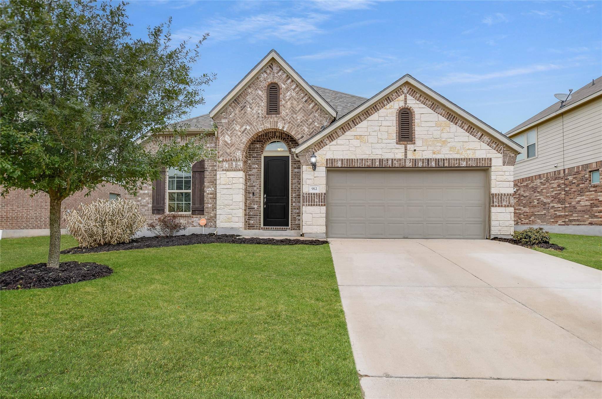 912 Emory Stable DR, Hutto, TX 78634