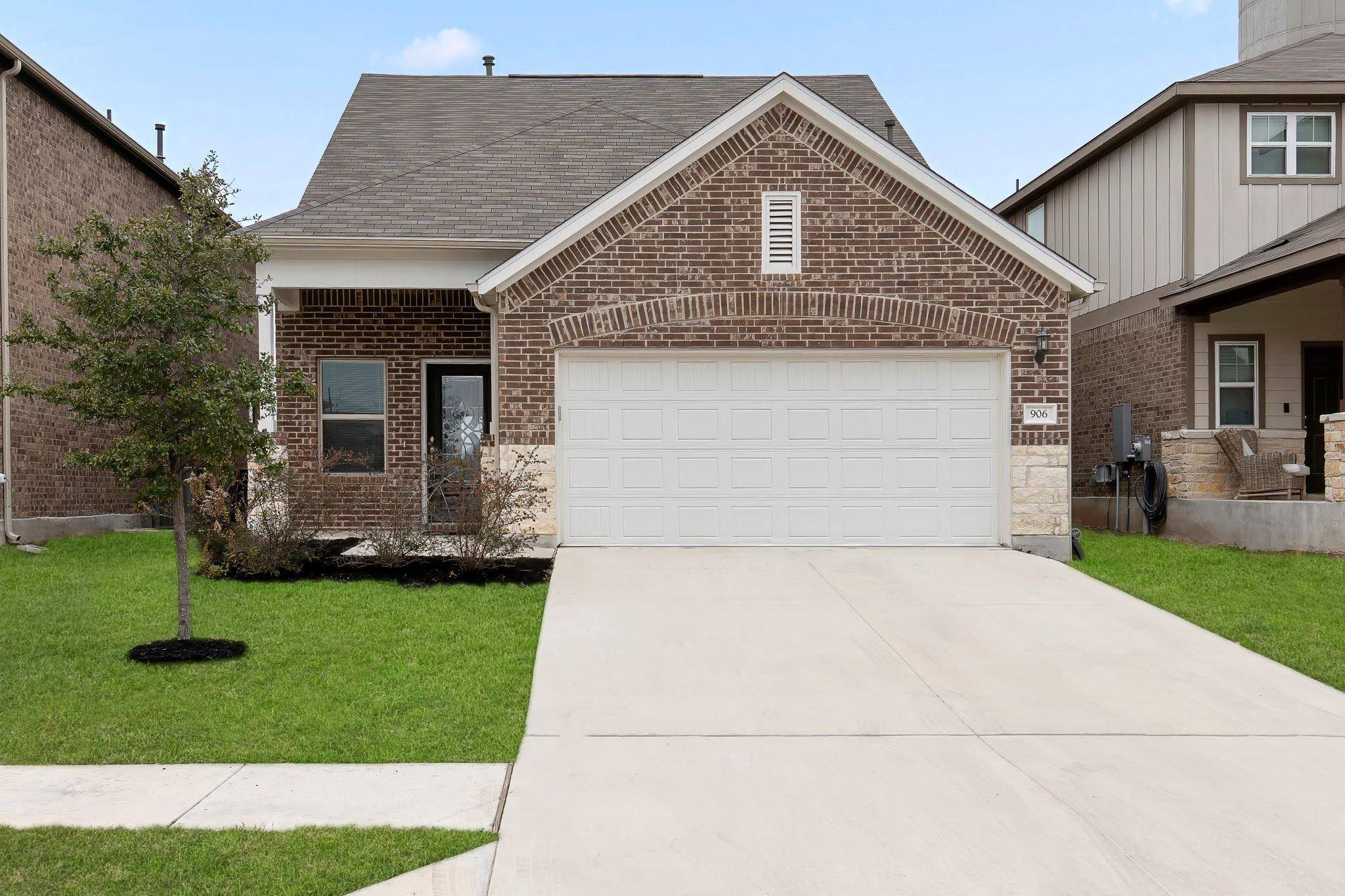 906 Eves Necklace DR, Buda, TX 78610
