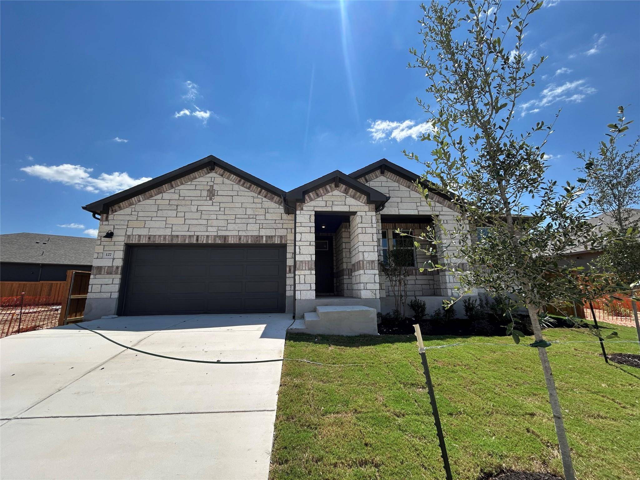 127 Divisadero DR, Hutto, TX 78634