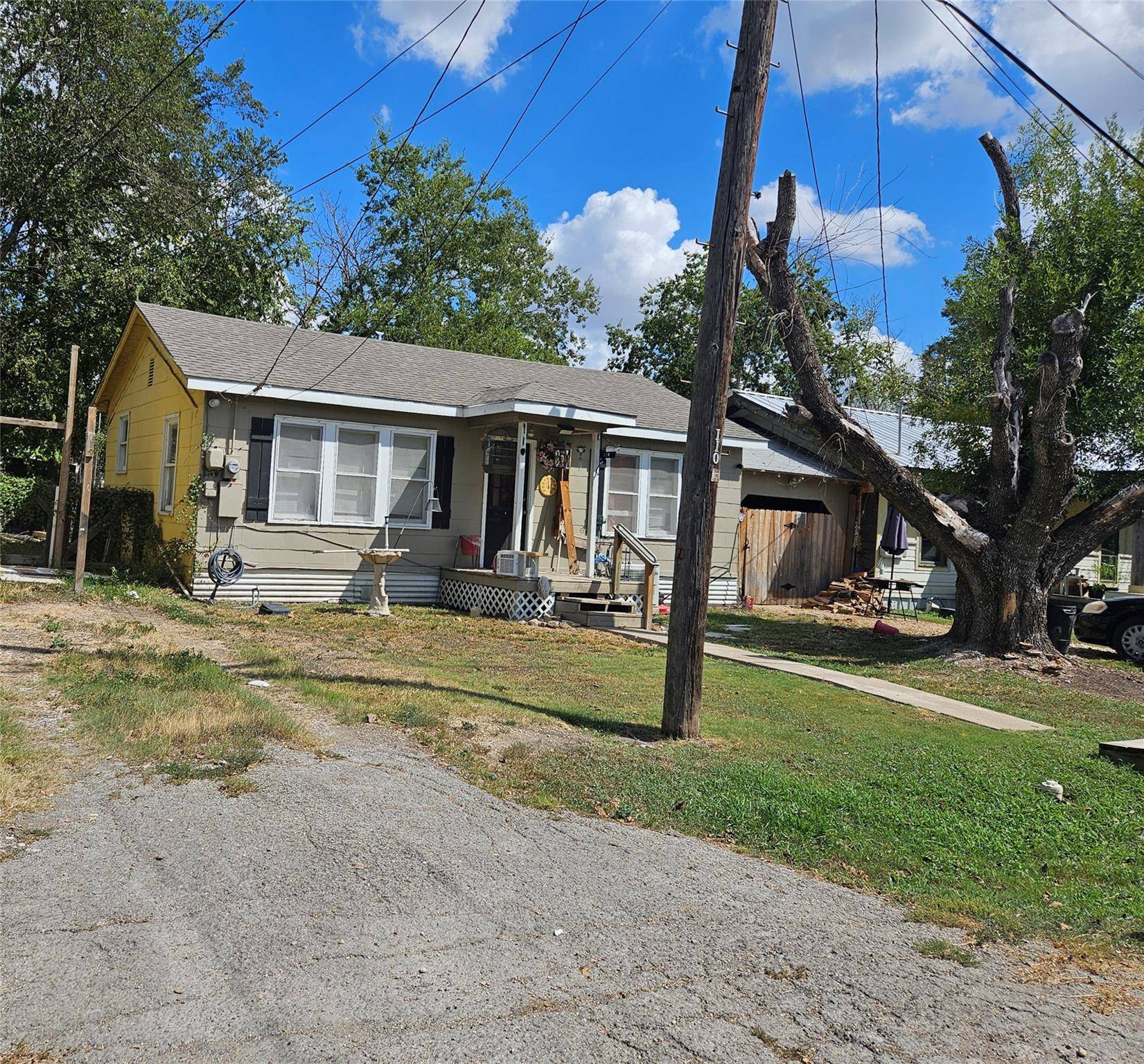 110 Travis ST, Taylor, TX 76574