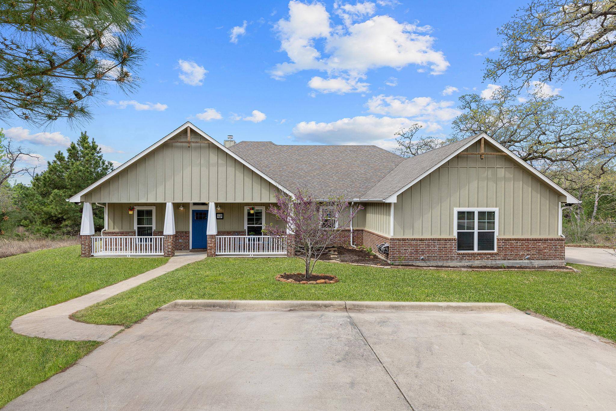 148 Woodland CT, Bastrop, TX 78602