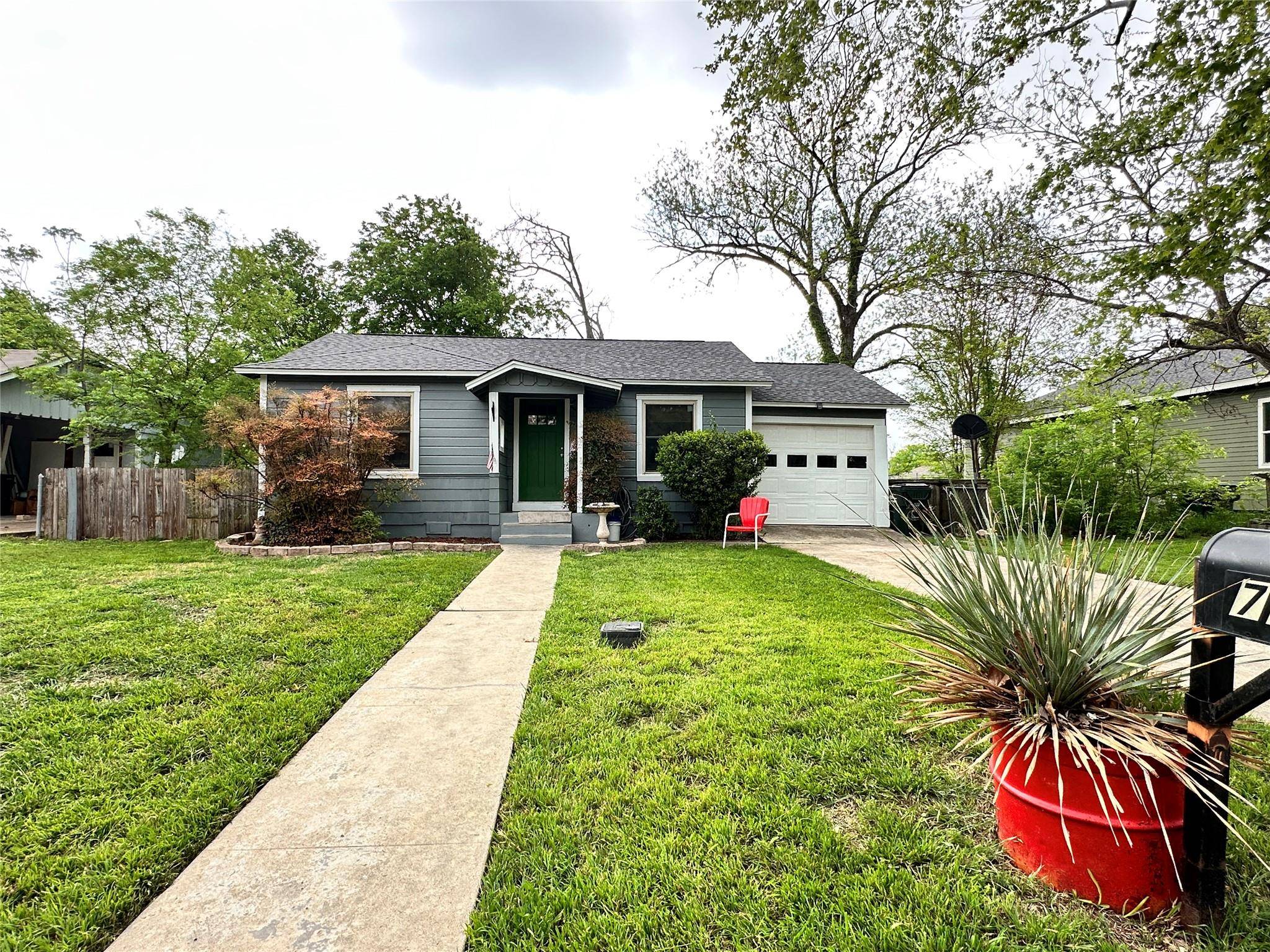 716 Barbara DR, San Marcos, TX 78666
