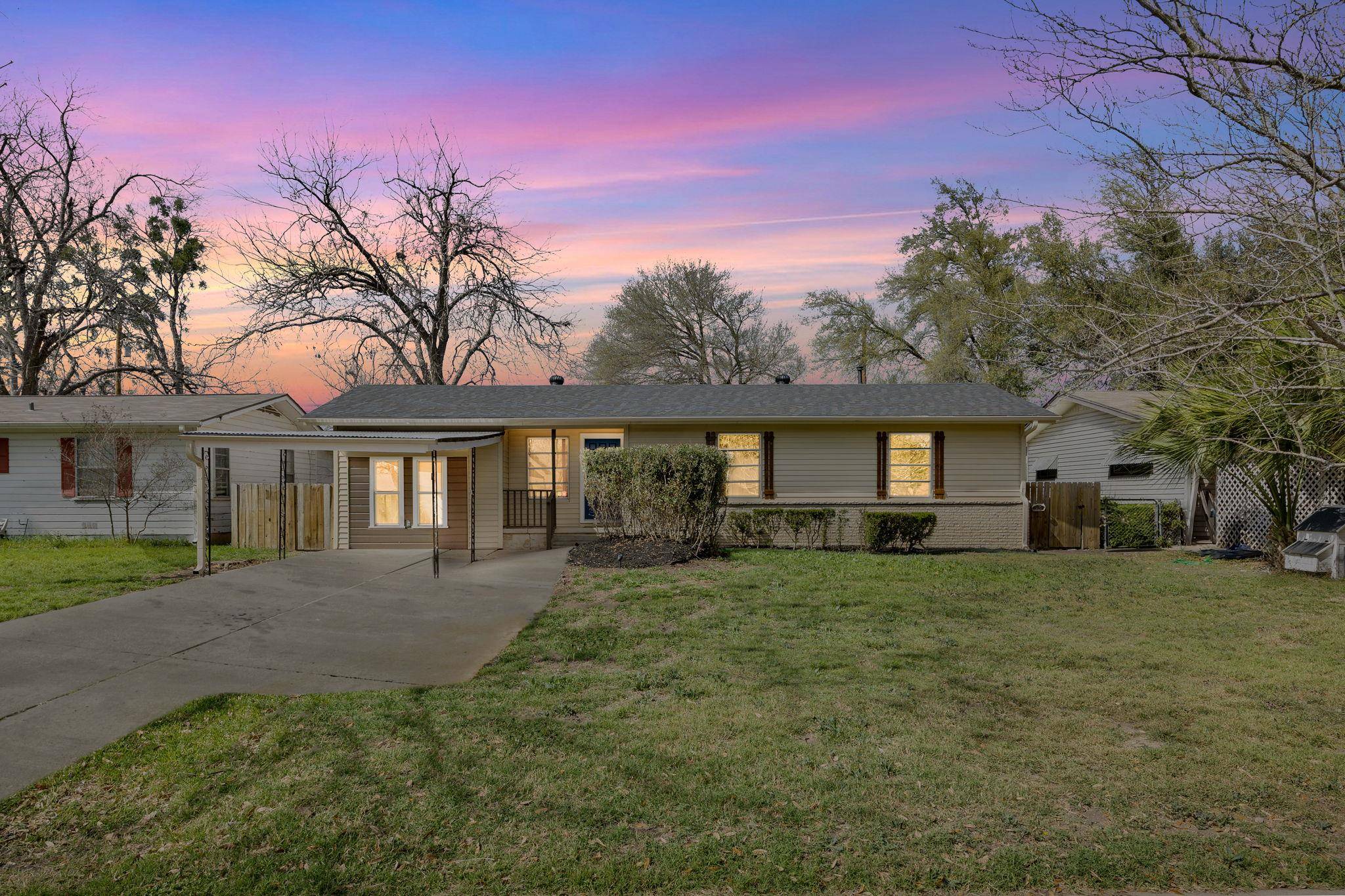1402 Kent ST, Taylor, TX 76574
