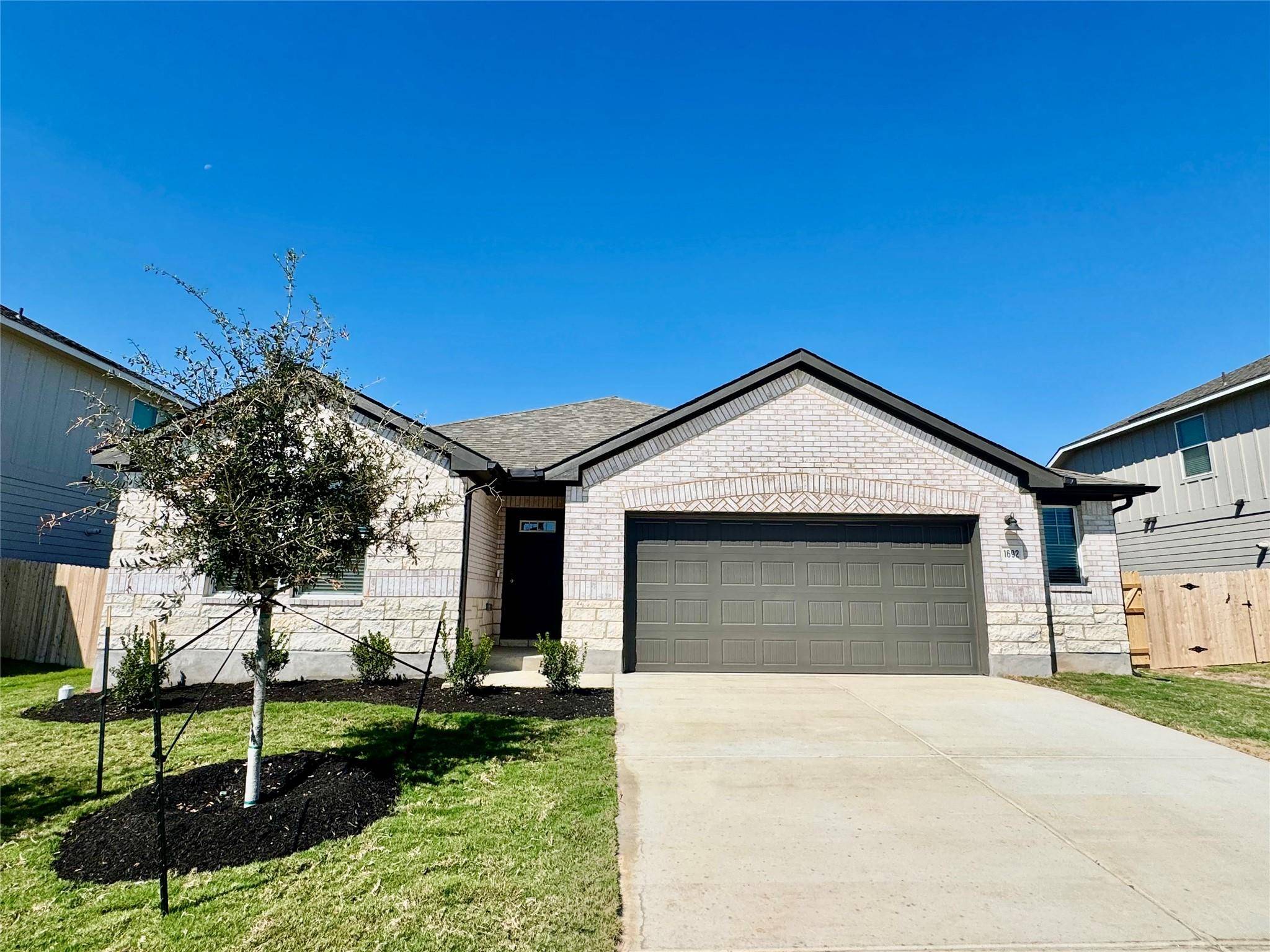1692 South Main ST, Kyle, TX 78640