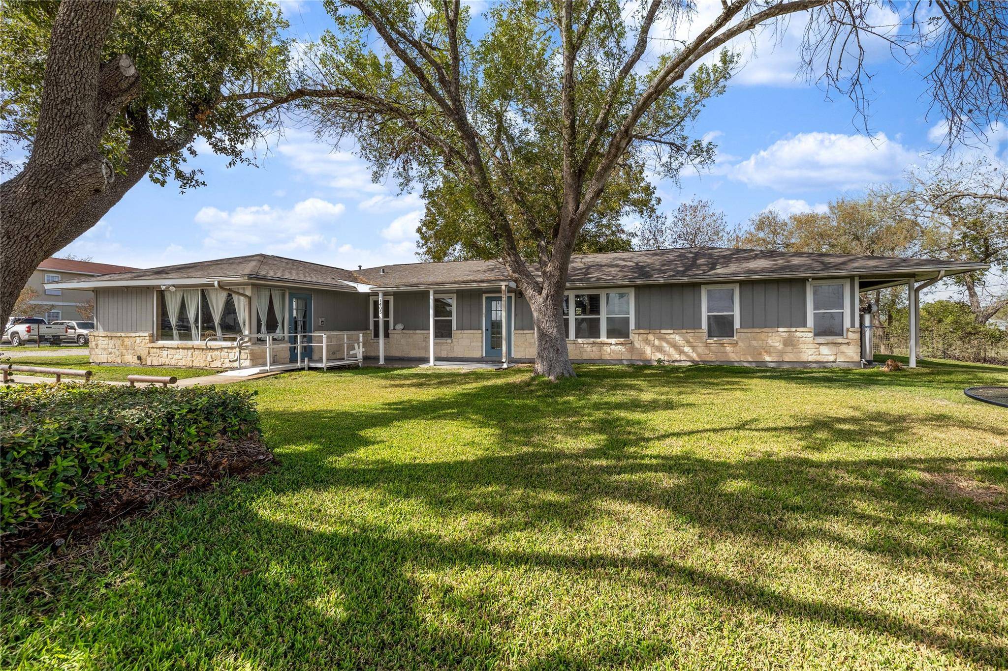 1405 E State Highway 97, Jourdanton, TX 78026